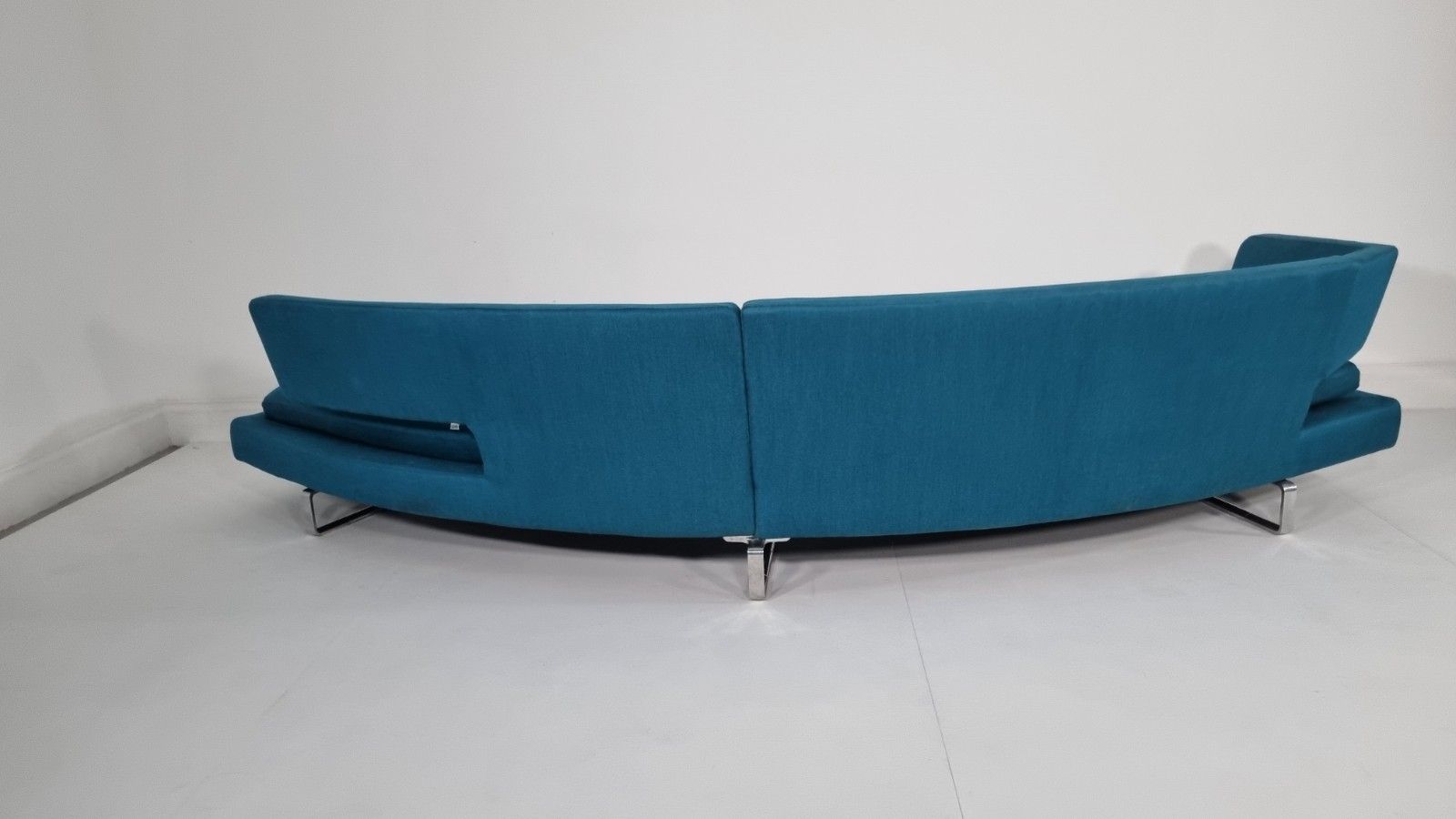 photo vintage Bb Italia Arne A320 Curved Sofa In Adria Turquoise Fabric In Excellent Condition