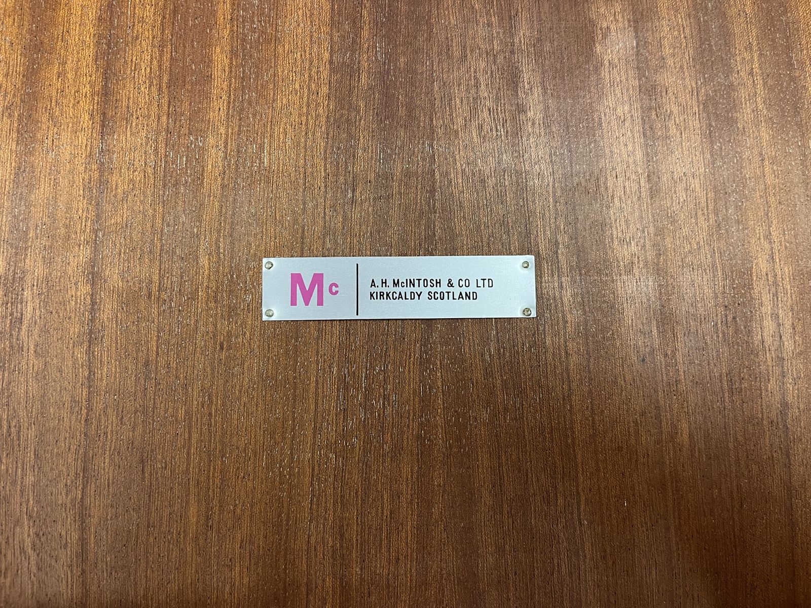 McIntosh Extendable Dinning Table. photo vinterior