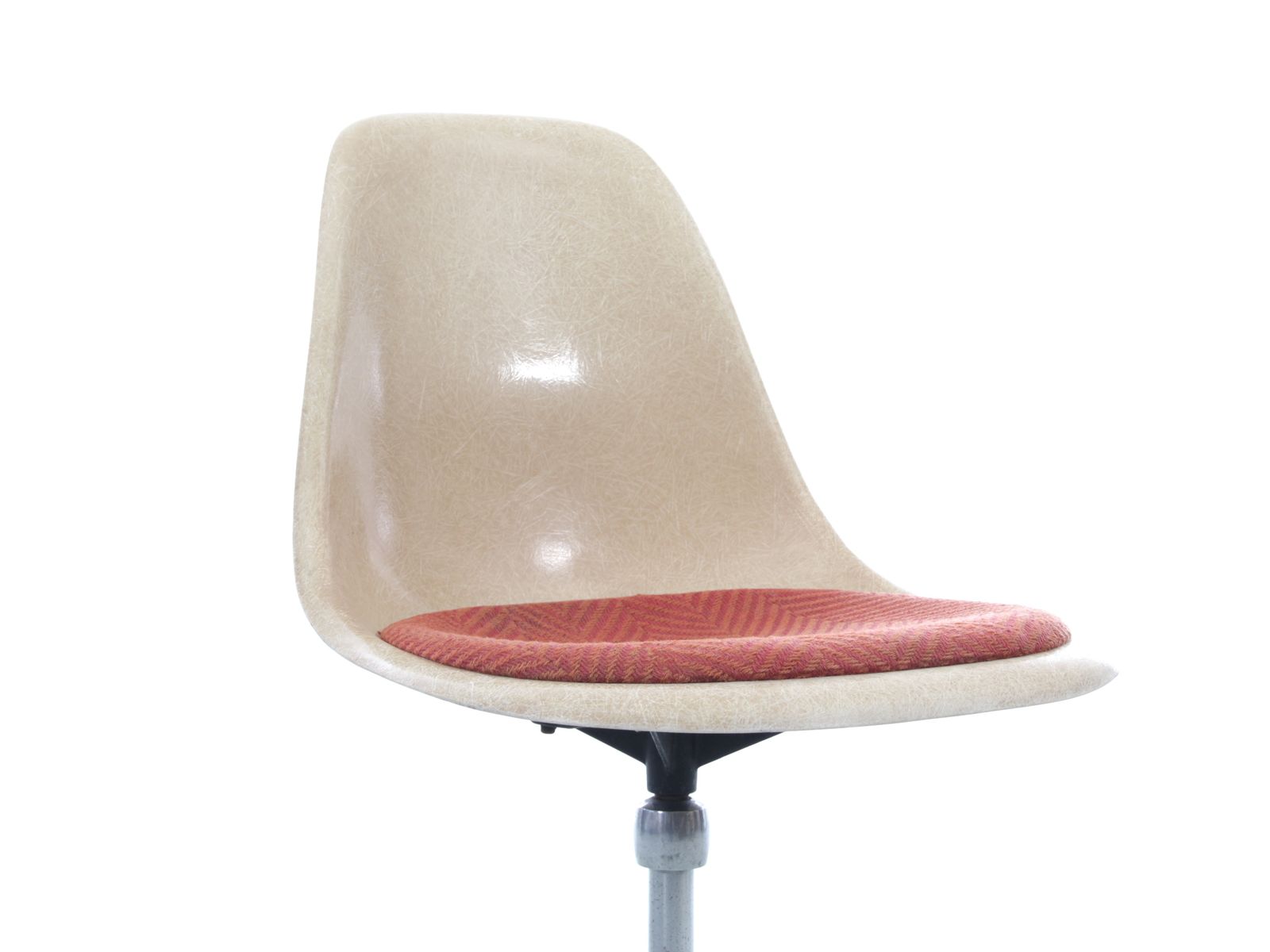 photo buy Set Of 4 Space Age Swivel Chairs. Original Upholstery. Charles Eames – Herman Miller.