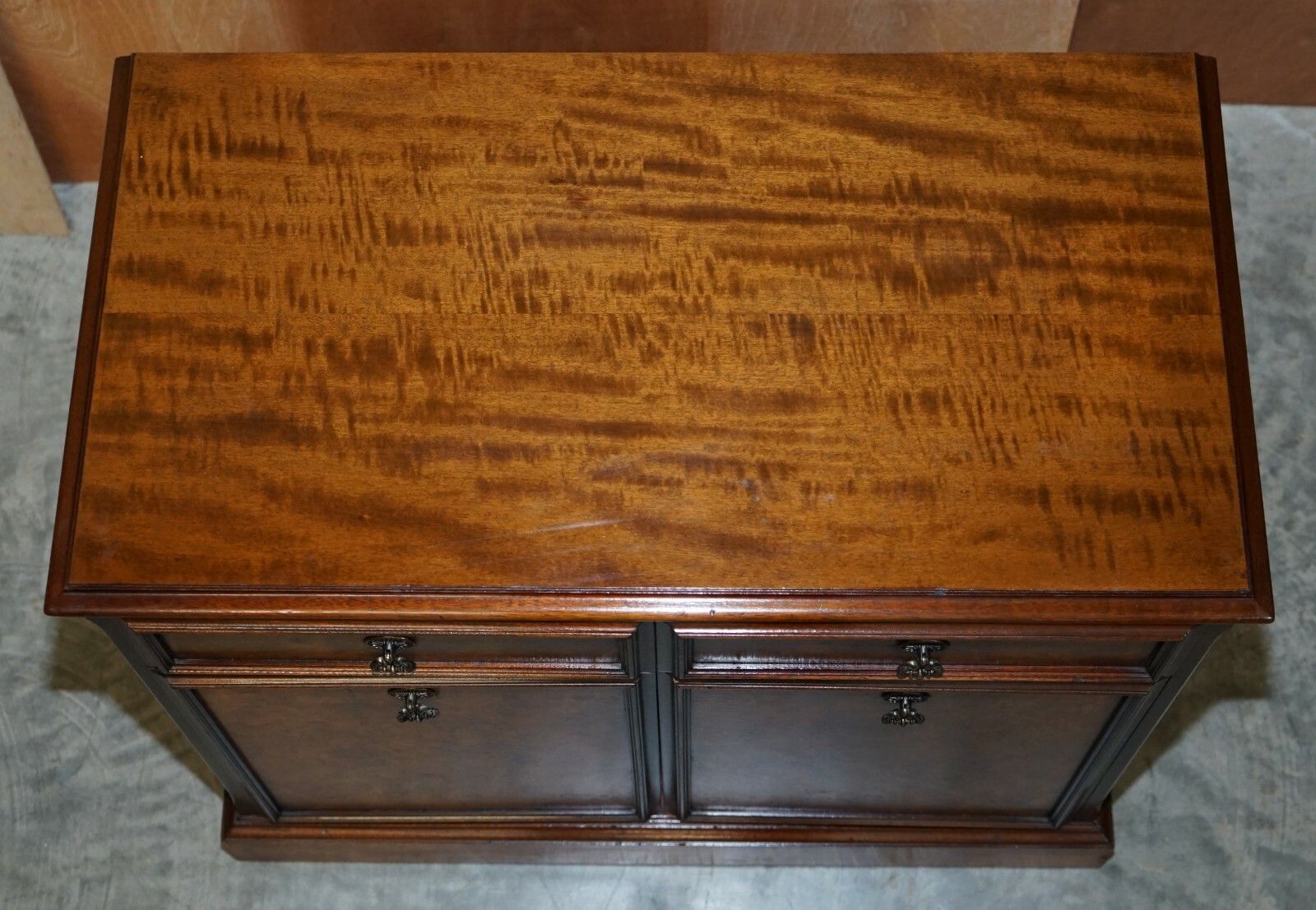 Lovely Burr & Quarter Cut Walnut Sideboard With Twin Drawers & Cupboard Base photo Furniture