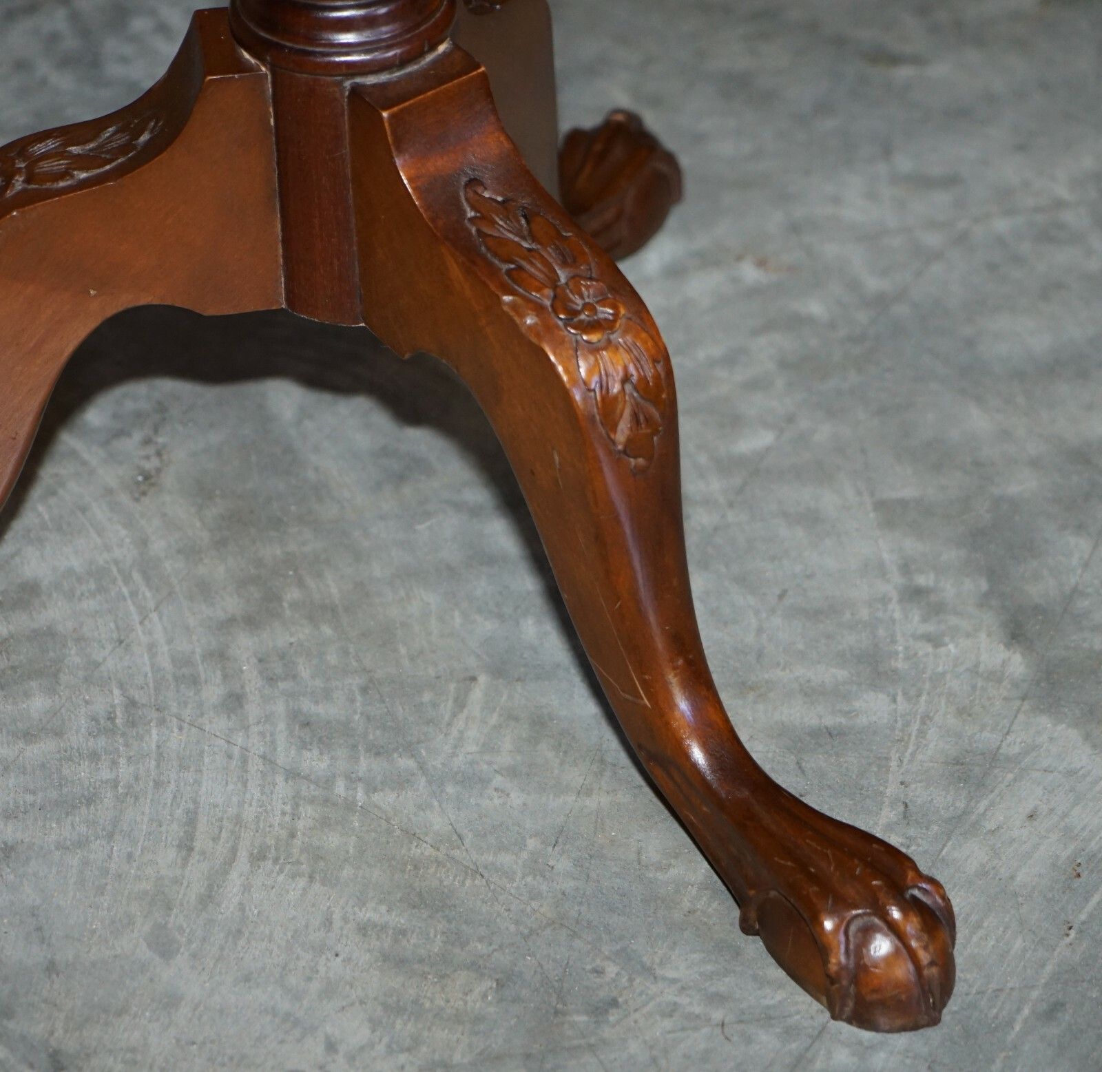 Furniture Lovely Flamed Mahogany Gallery Rail Side With Claw & Ball Feet Regency Style photo