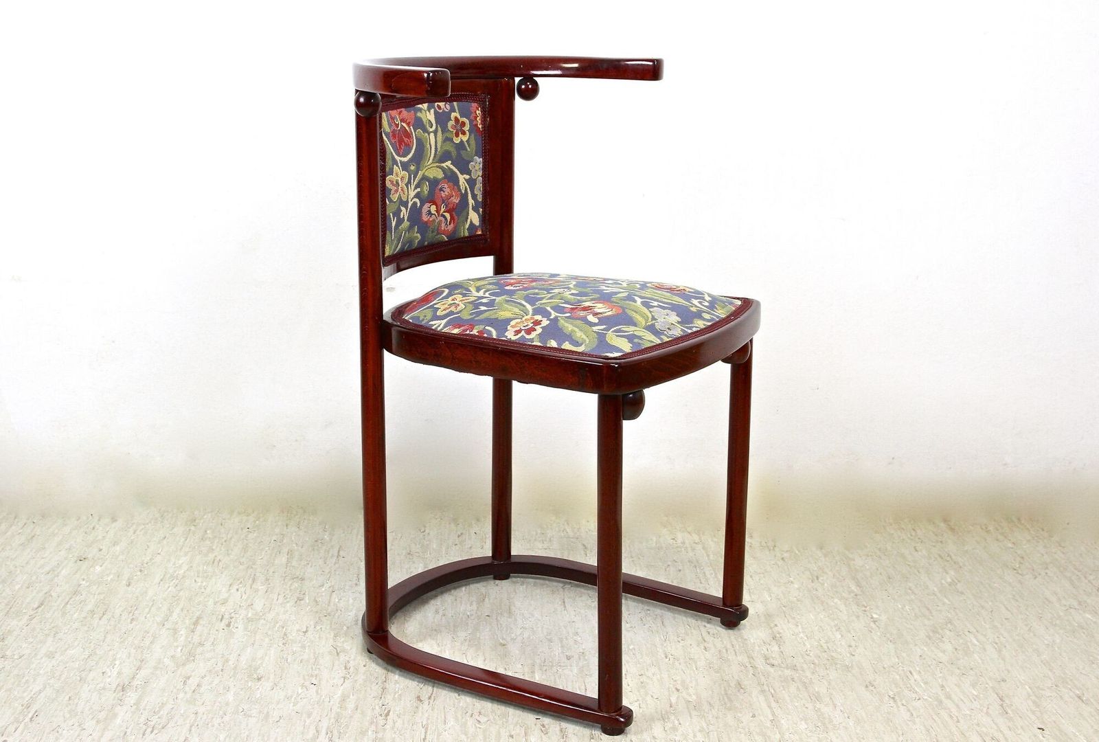 20th Century Art Nouveau "Fledermaus" Bentwood Seating Set By Kohn, At Ca. 1907 photo for sale