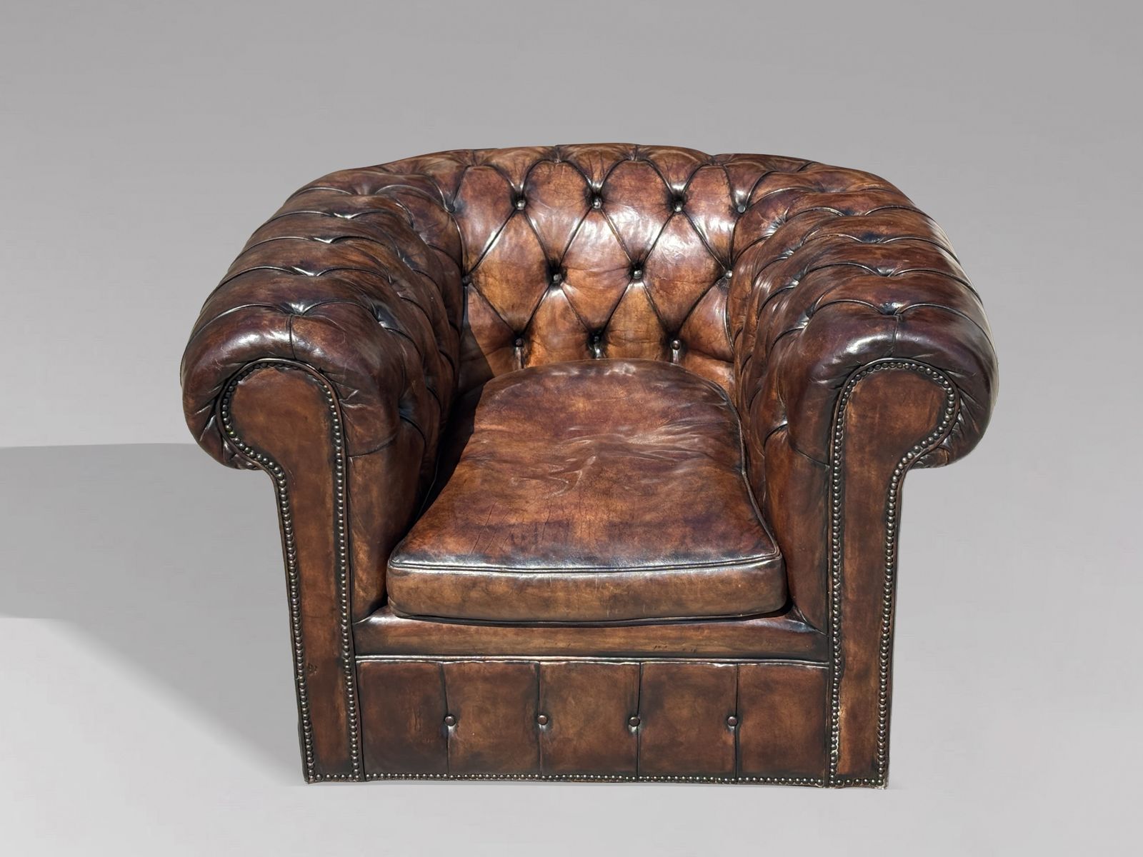 Early 20th Century Brown Leather Chesterfield Armchair photo vinterior