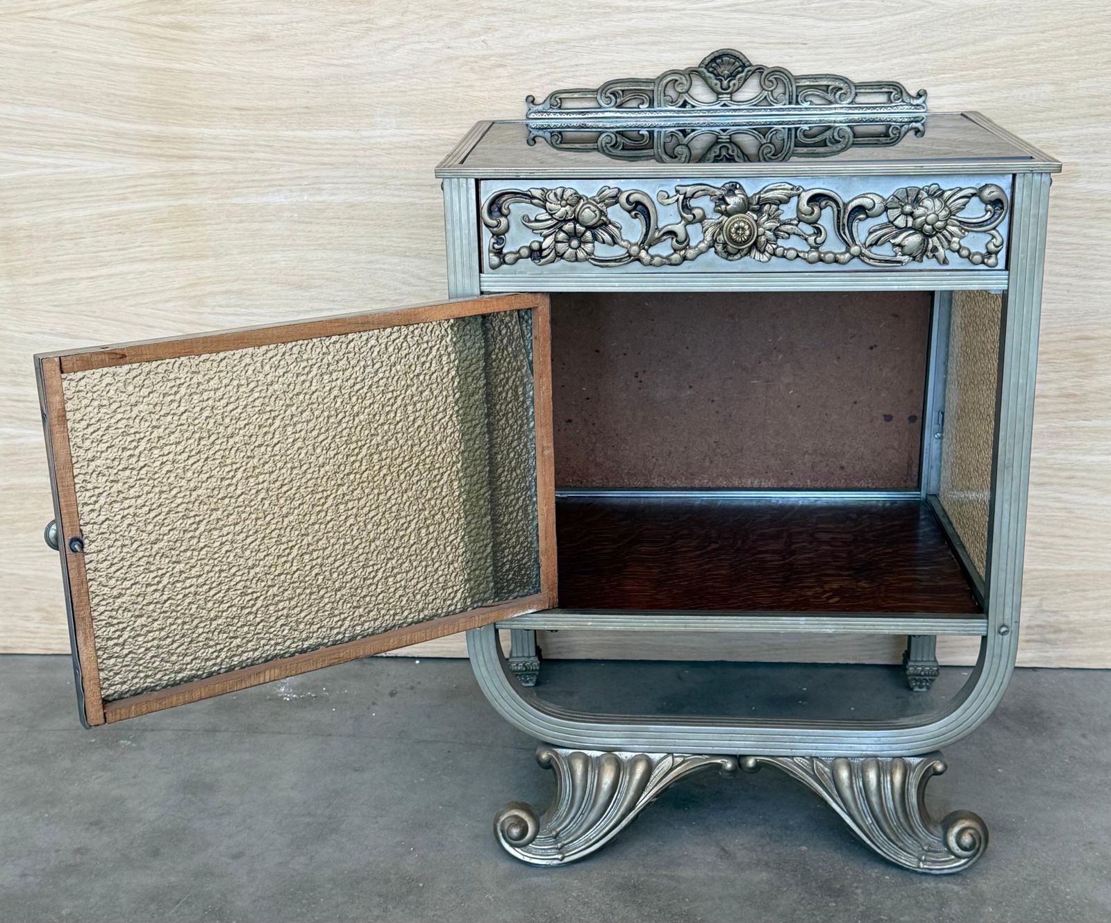 Paire de tables de chevet Art déco en métal, porte en verre photo vinterior