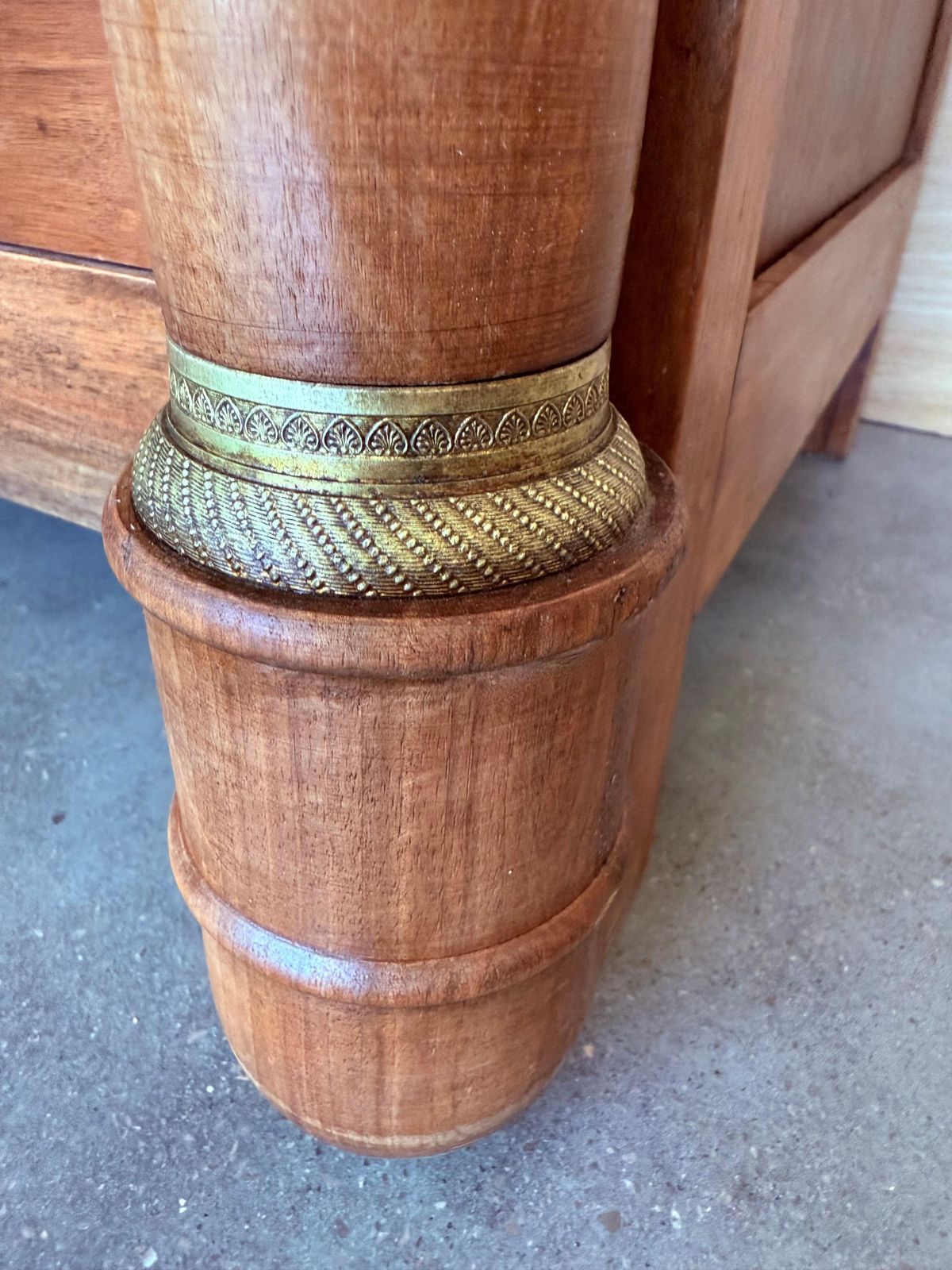 2514.0 Commode Empire française à quatre tiroirs en acajou, bords dorés, vers 1830 photo