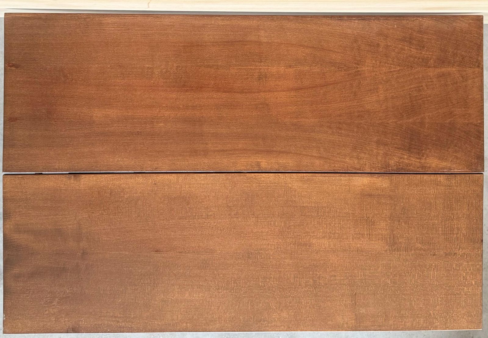 photo buy Console espagnole du XXe siècle, table de ferme pliante avec entretoise en bois