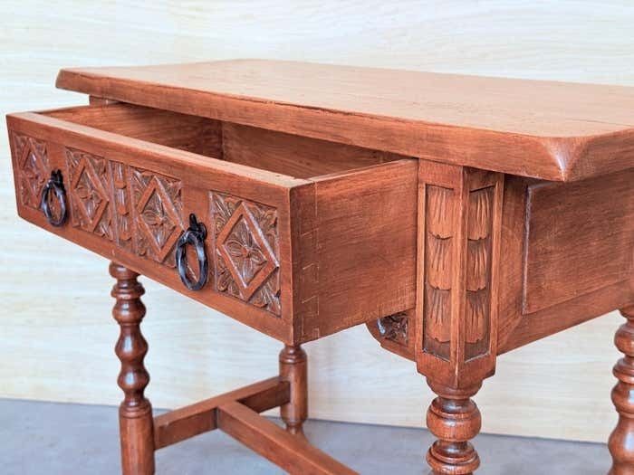photo for sale Grande table de chevet ou console basse espagnole avec tiroir
