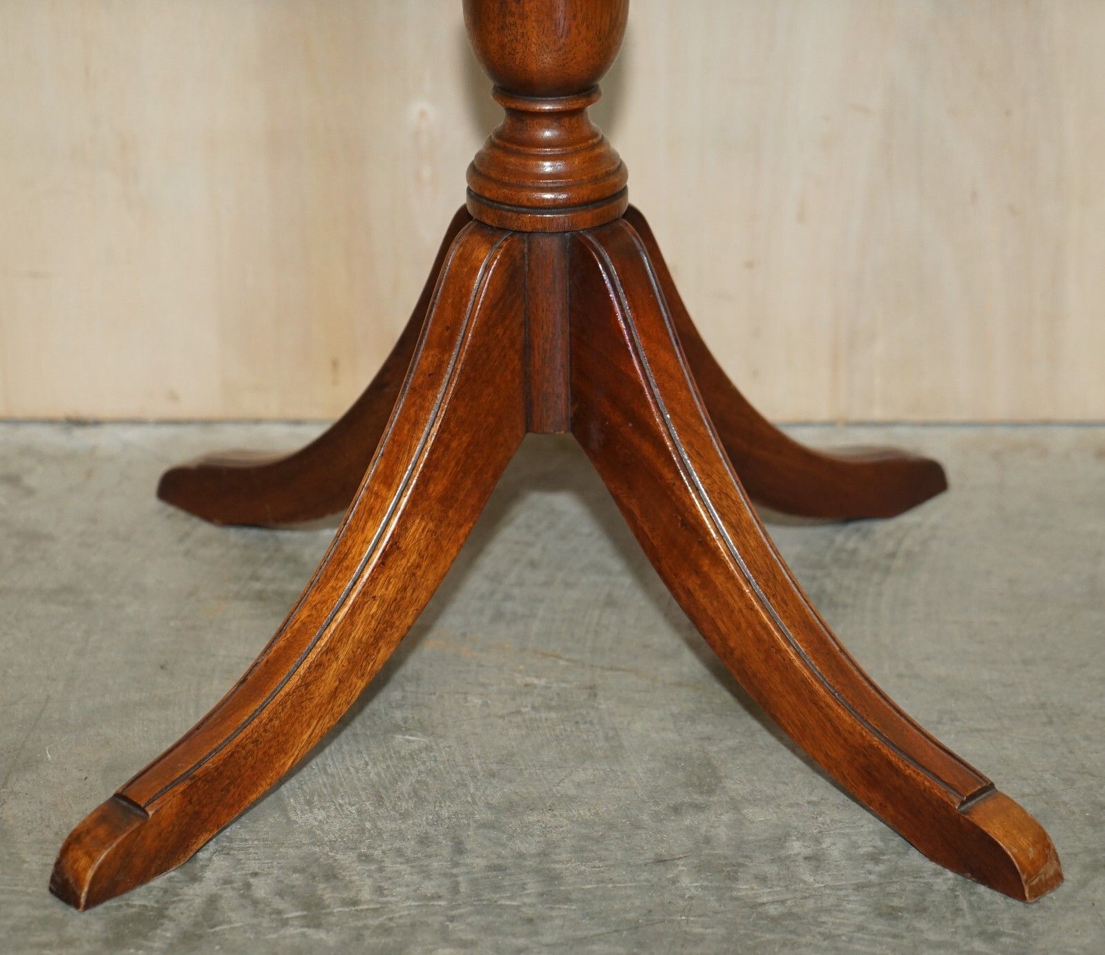 Lovely Bevan Funnell Extending Mahogany Side End Lamp Wine Card Table Wood Top photo vinterior