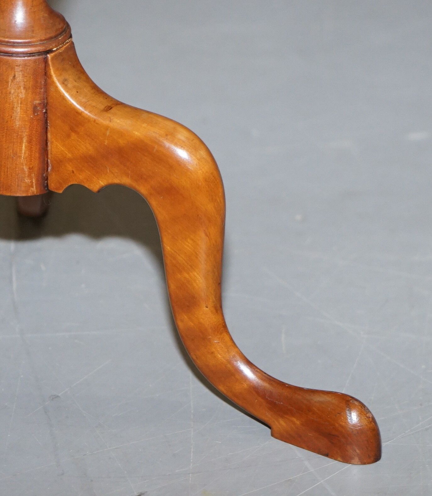 photo furniture Stunning Hand Painted Mahogany Sheraton Revival Tripod Side End Lamp Wine Table