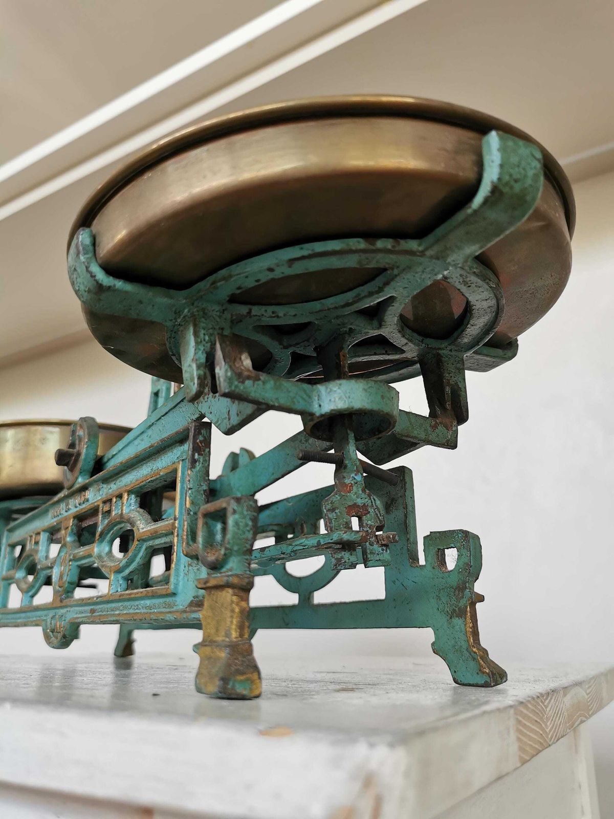 Antique Cast Iron Balance Scale With Brass Pans And Weights / 1960s Yugoslavia photo Home Decor