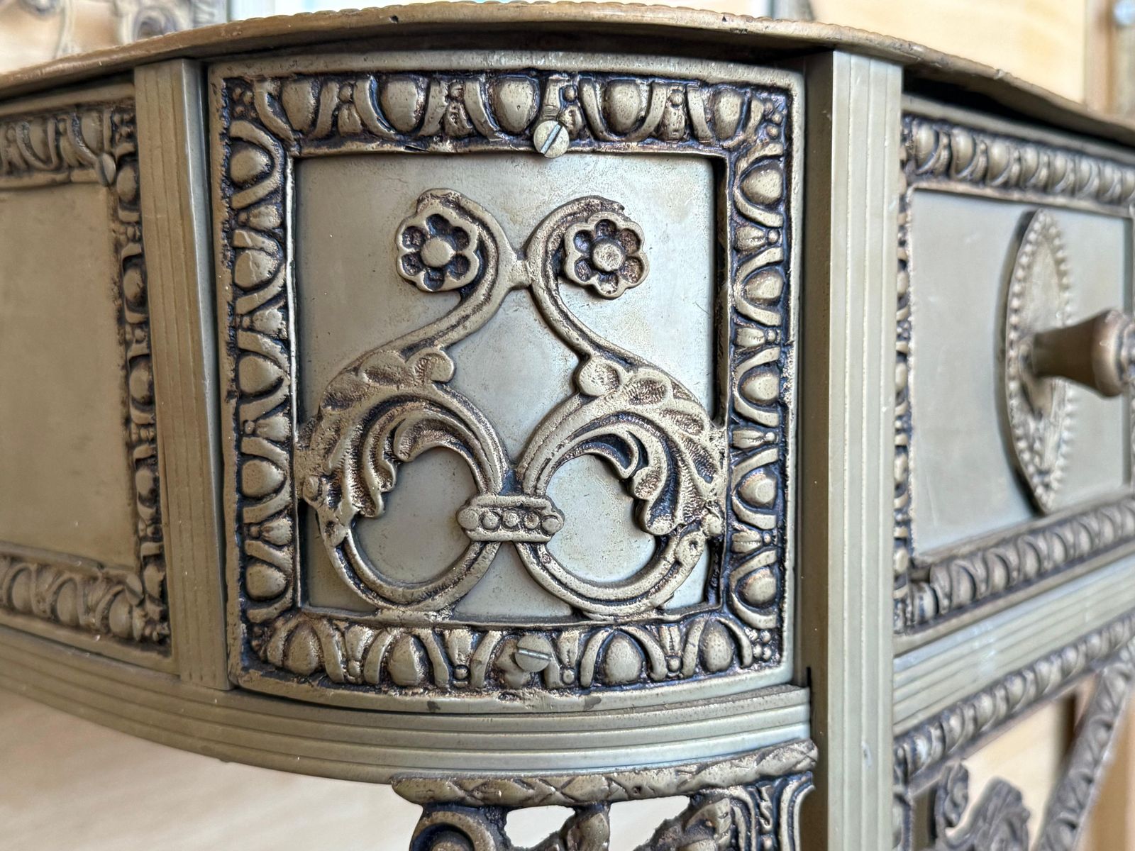 photo for sale Coiffeuse française en bronze et miroir, XIXe siècle