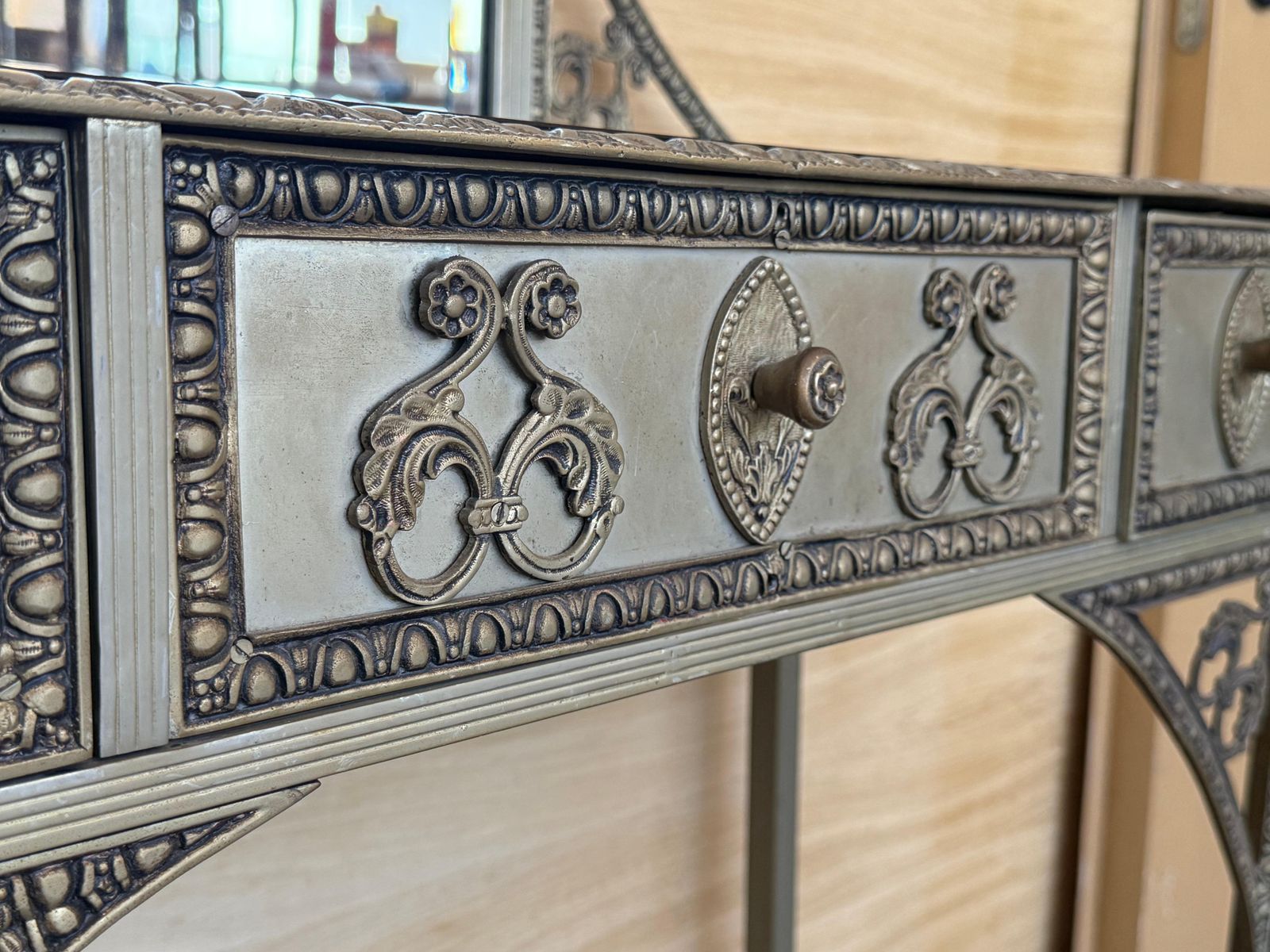 Mobilier Coiffeuse française en bronze et miroir, XIXe siècle photo