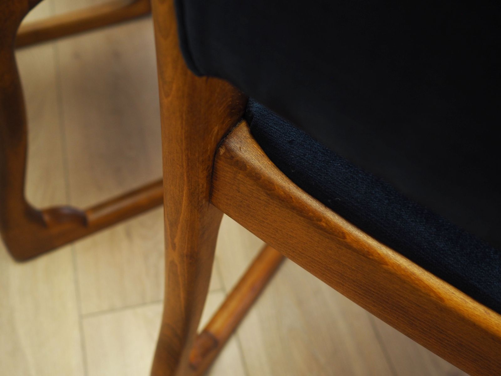 photo furniture Set Van Vier Beukenhouten Stoelen – Deens Design, Ca. Jaren 1950 – Ontwerper Holger Jacobsen, Fabrikant Fritz Hansen