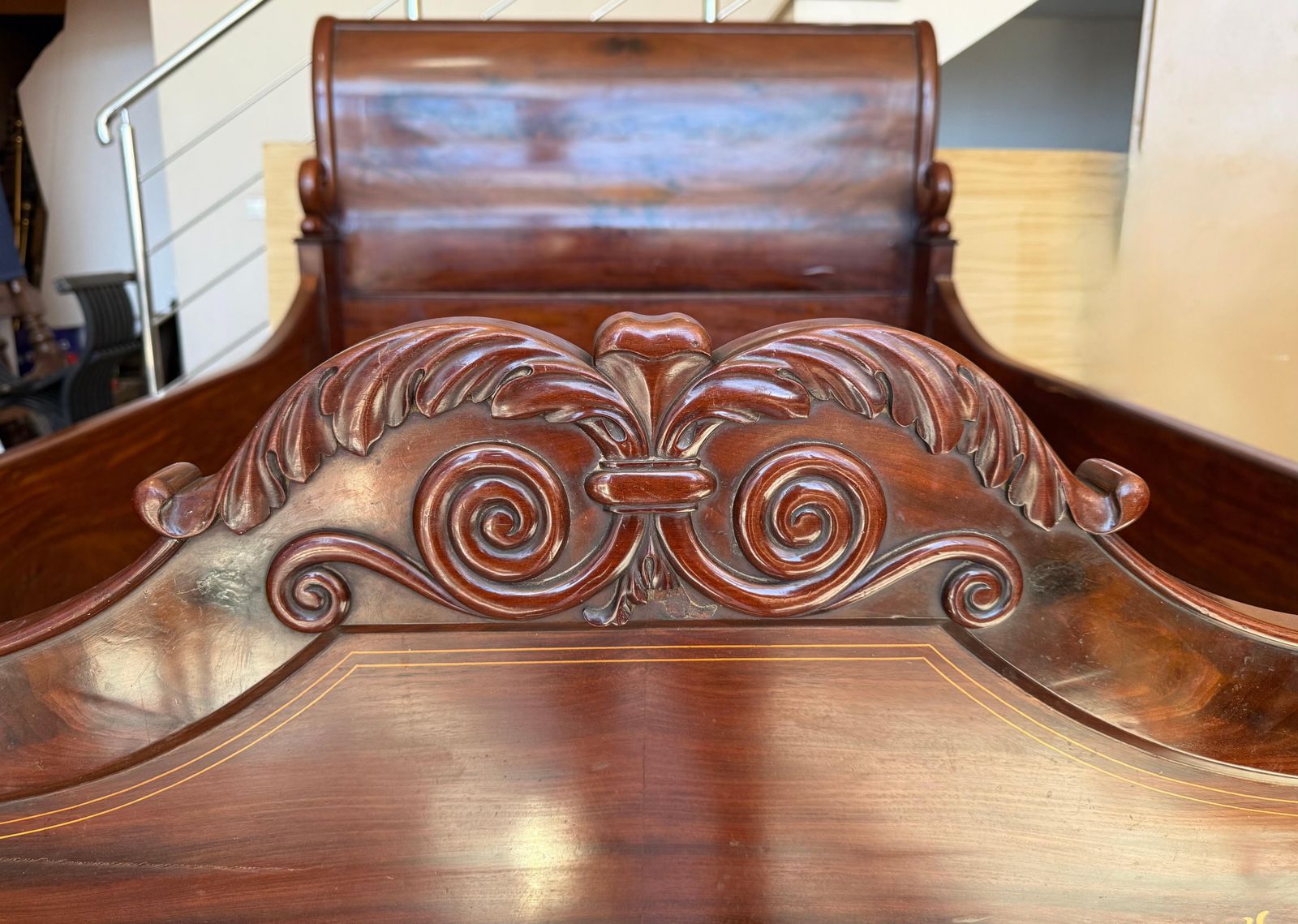 Mobilier Lit double italien en acajou sculpté et marqueté, XIXe siècle photo