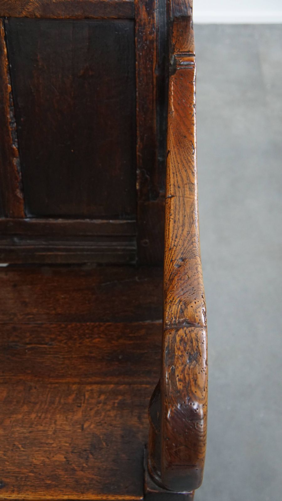 Statige Antieke Eikenhouten Wainscot Stoel / Zijstoel Uit De 17e Eeuw Met Warme Kleurstelling photo vintage