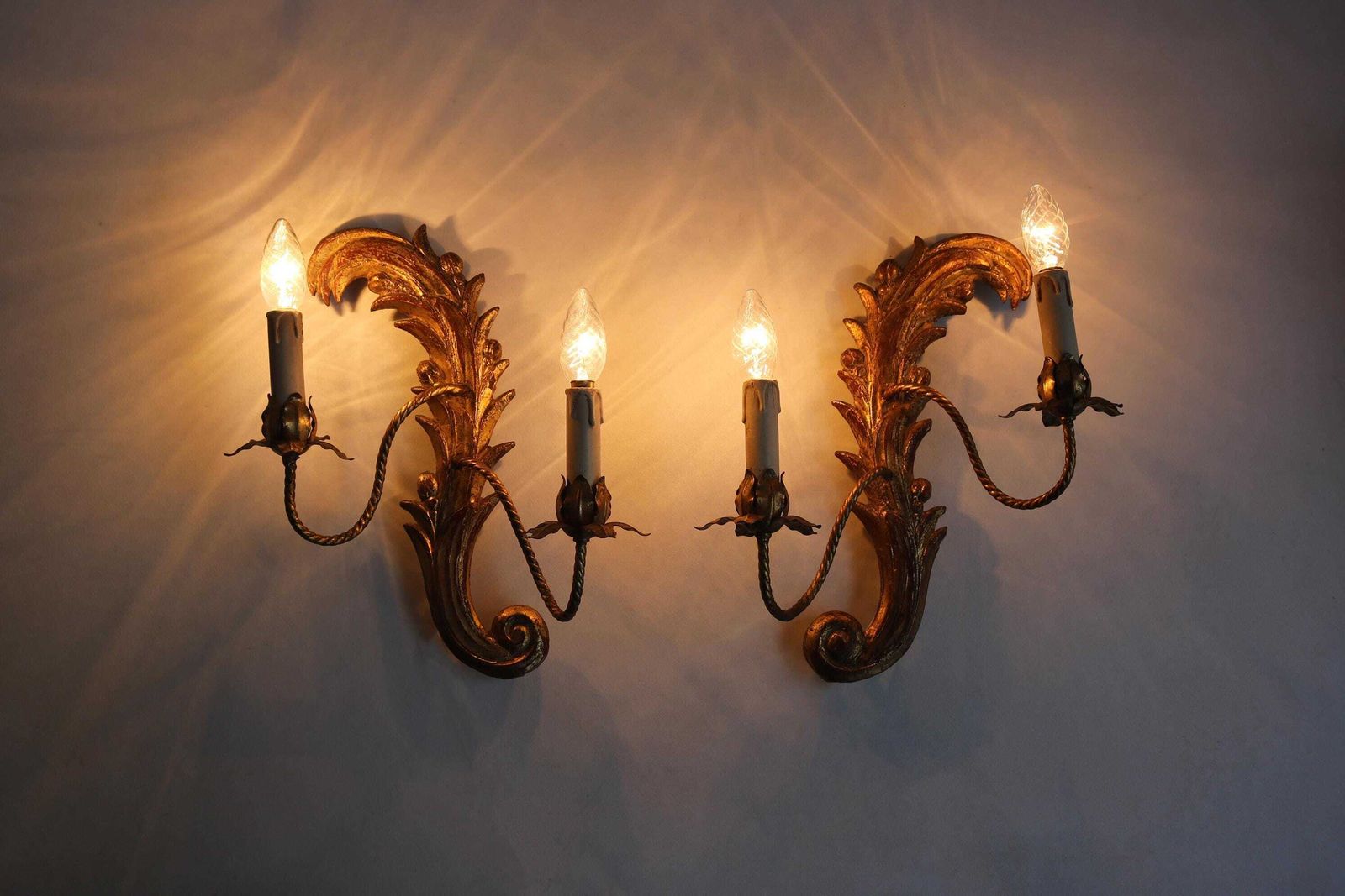 Antique Italian Florentine Giltwood Leaf Wall Sconces, 1940s, Set Of 2 photo Lighting