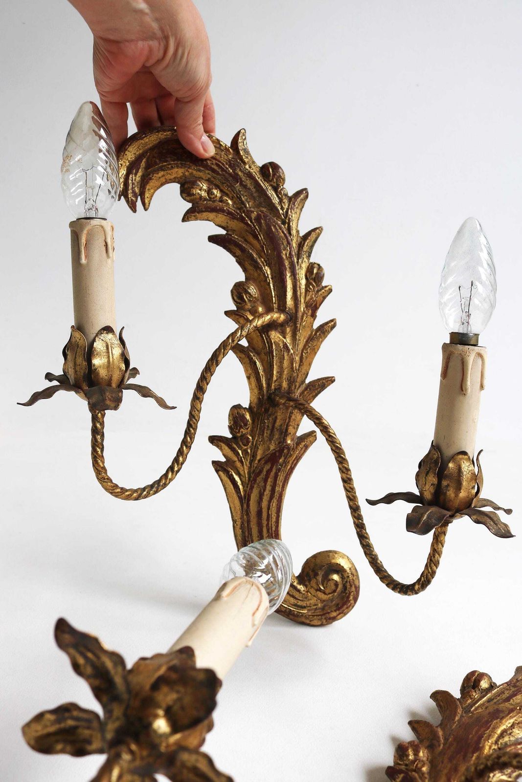 Antique Italian Florentine Giltwood Leaf Wall Sconces, 1940s, Set Of 2 photo vinterior