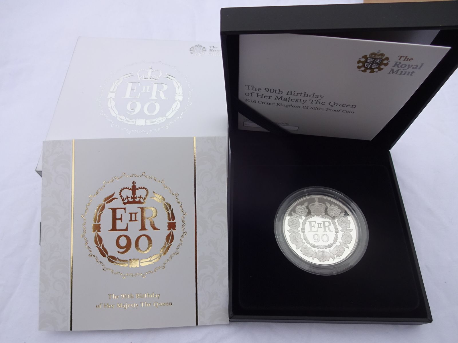 2016 Royal Mint Queens 90th Birthday £5 Coin photo vinterior