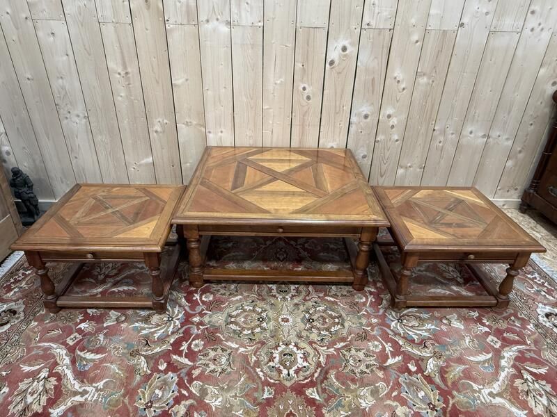 Table Basse Et Bouts De Canapés De Style Louis XIII En Parquet