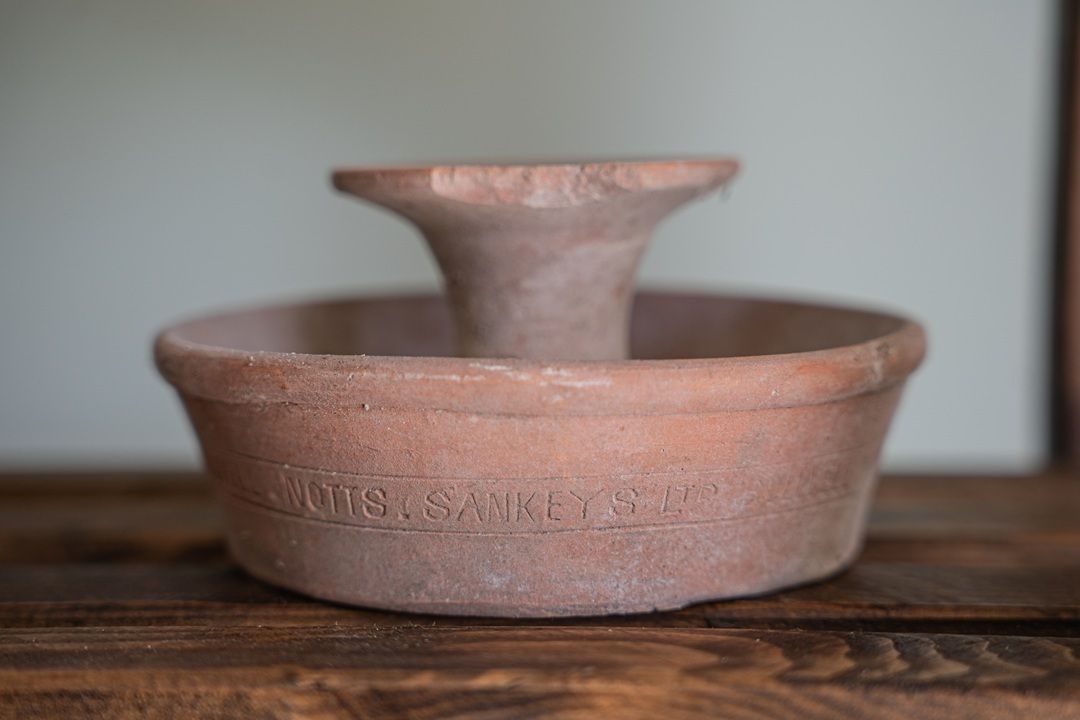 photo furniture Rare Sankey Bulwell Terracotta Pots