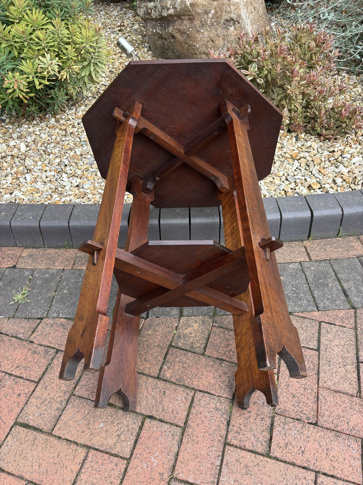 photo furniture Arts & Crafts Walnut Pegged Table