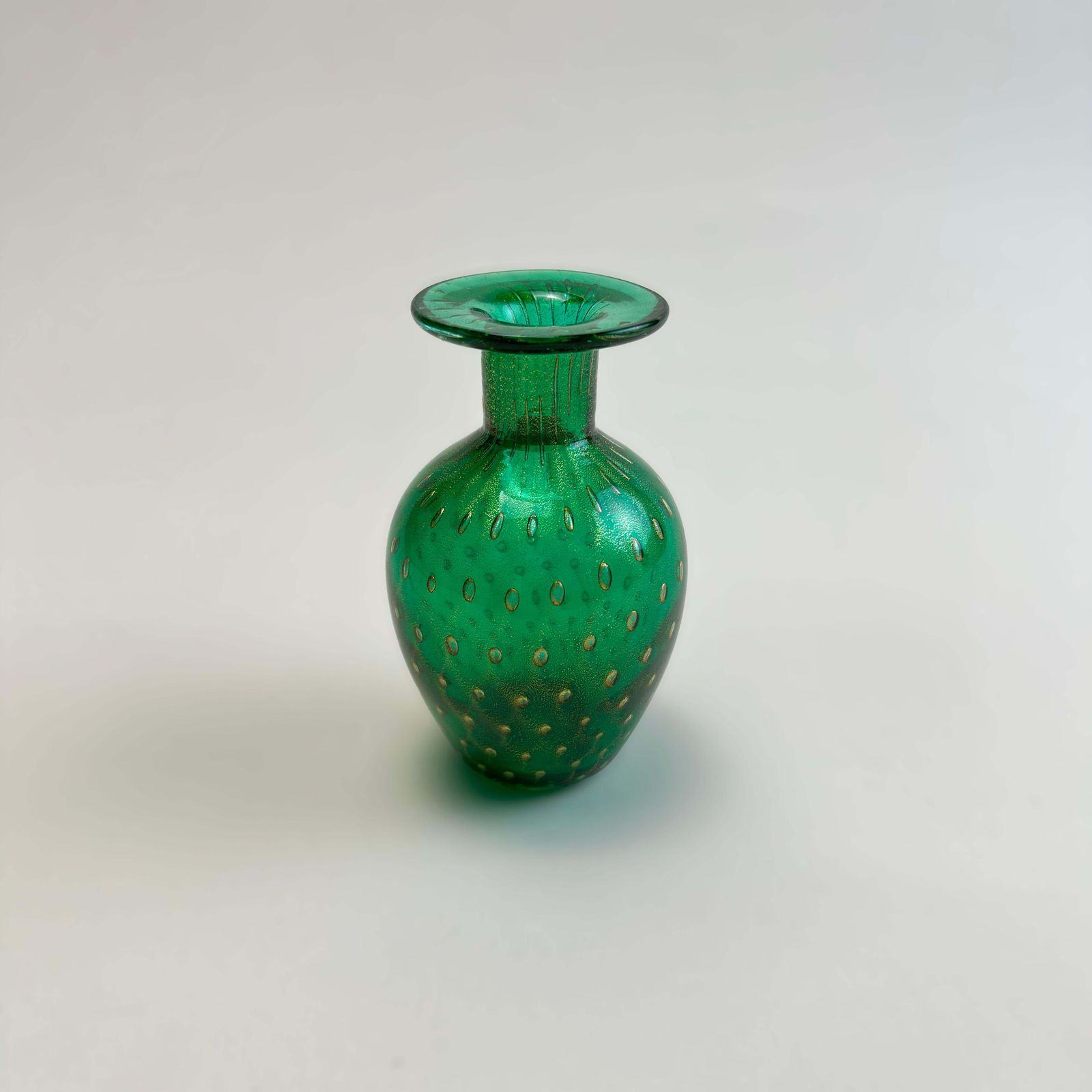 photo furniture Small Murano Glass Vase In Green And Gold Bullicante, Italy, 1980s