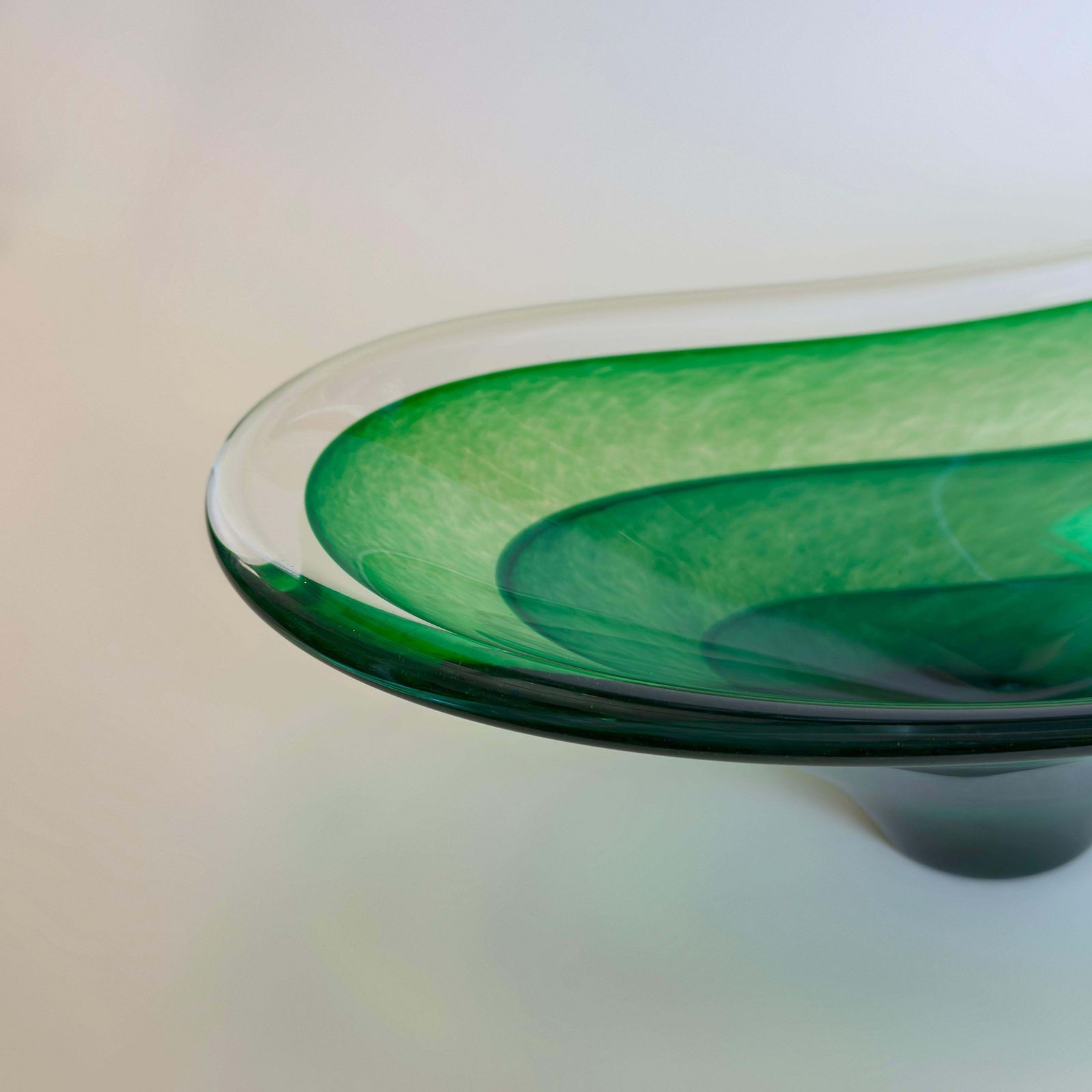 Green Art Glass Oval Centrepiece Bowl By Richard Glass, Teign Valley, 2000s photo 325.0