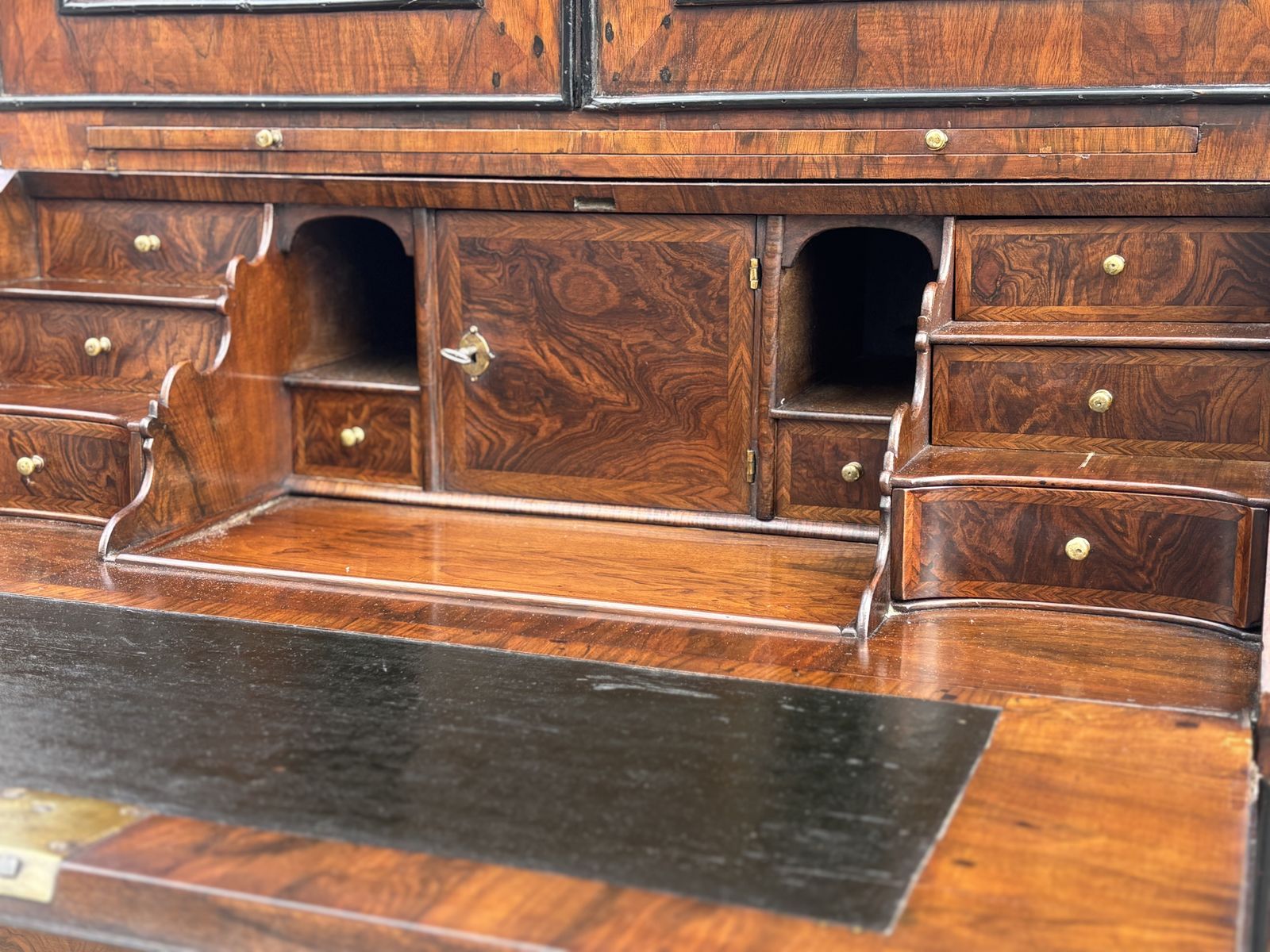 photo vinterior Early 18th Century George I Period Walnut Bureau Bookcase