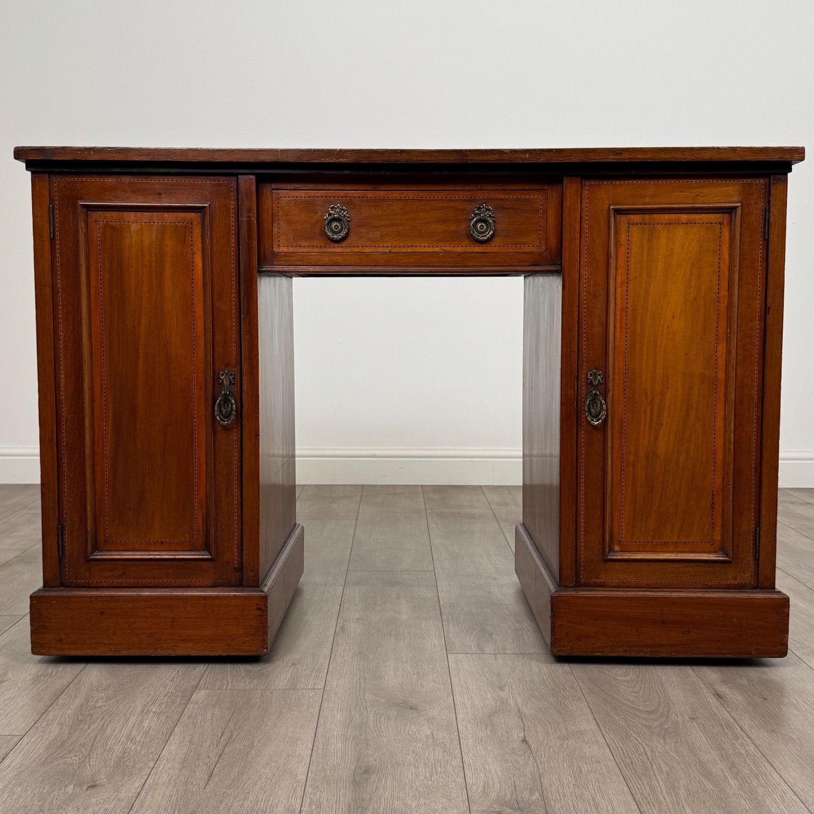 Antique 19th Century Inlaid Kneehole Desk In Mahogany