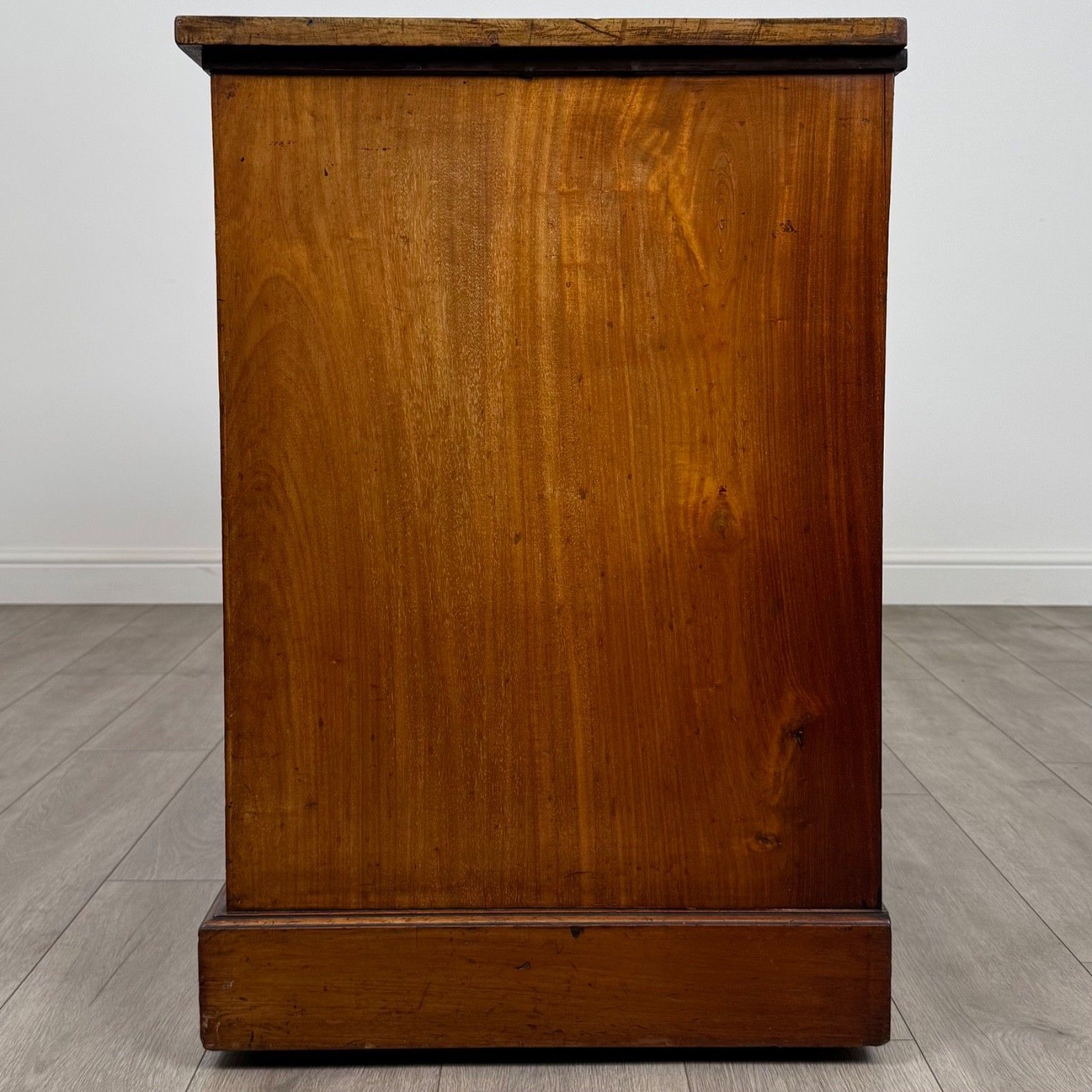 Antique 19th Century Inlaid Kneehole Desk In Mahogany photo Furniture