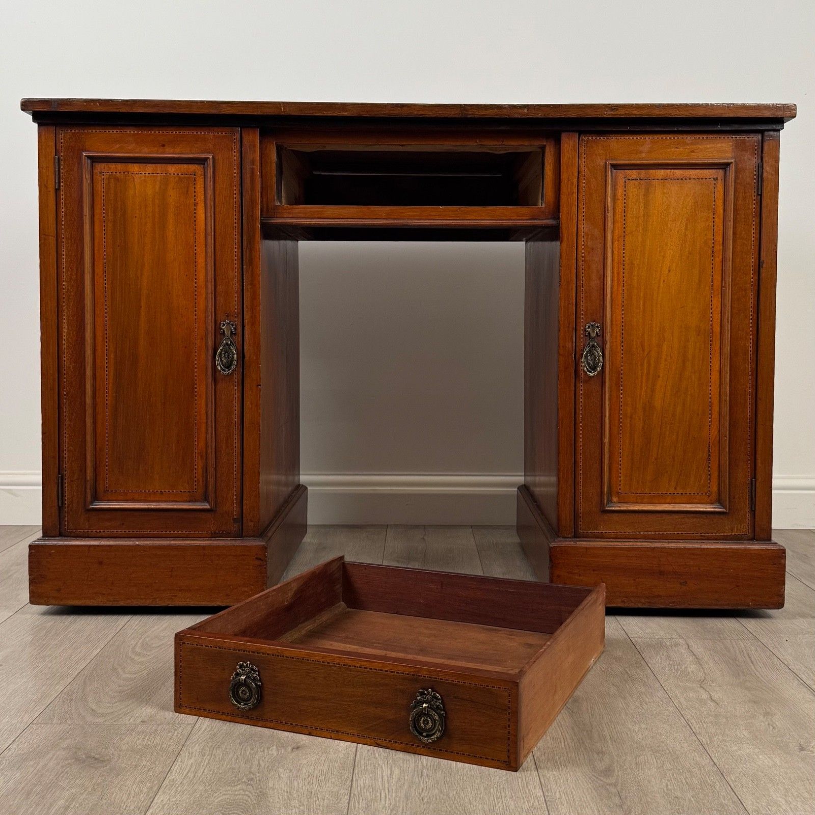 Furniture Antique 19th Century Inlaid Kneehole Desk In Mahogany photo
