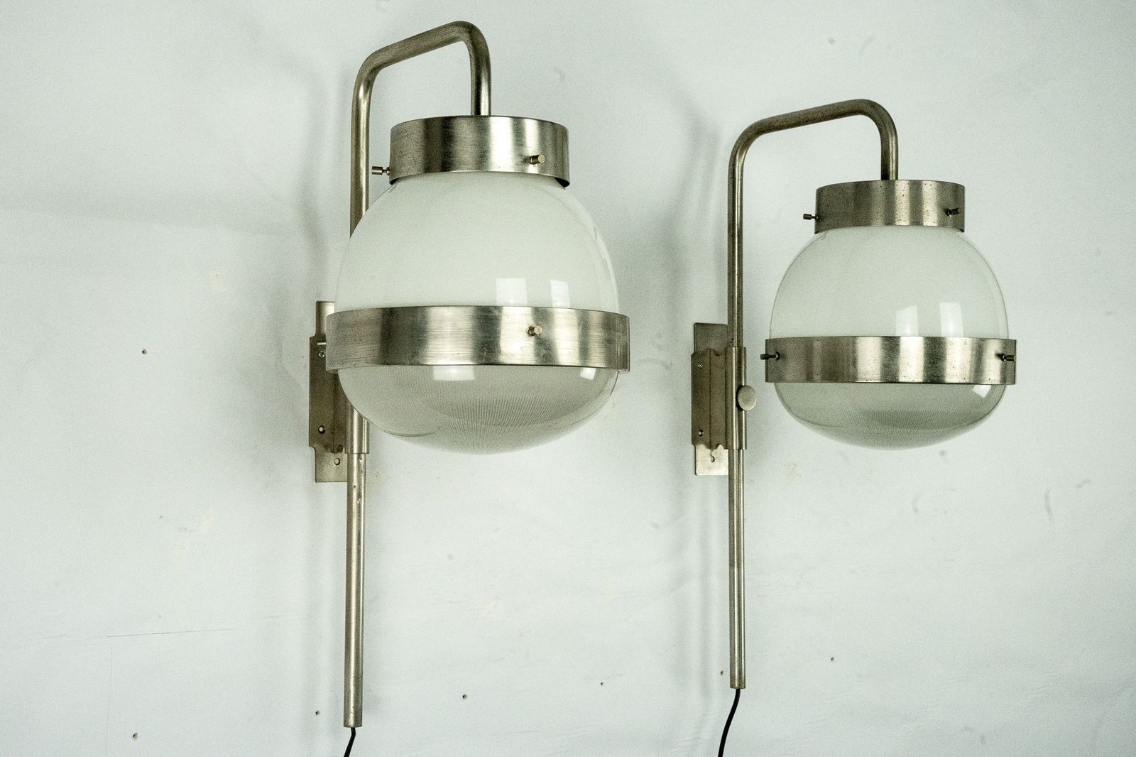 photo vinterior Pair Of Delta Wall Lamps By Sergio Mazza For Artemide. Italy 1960s