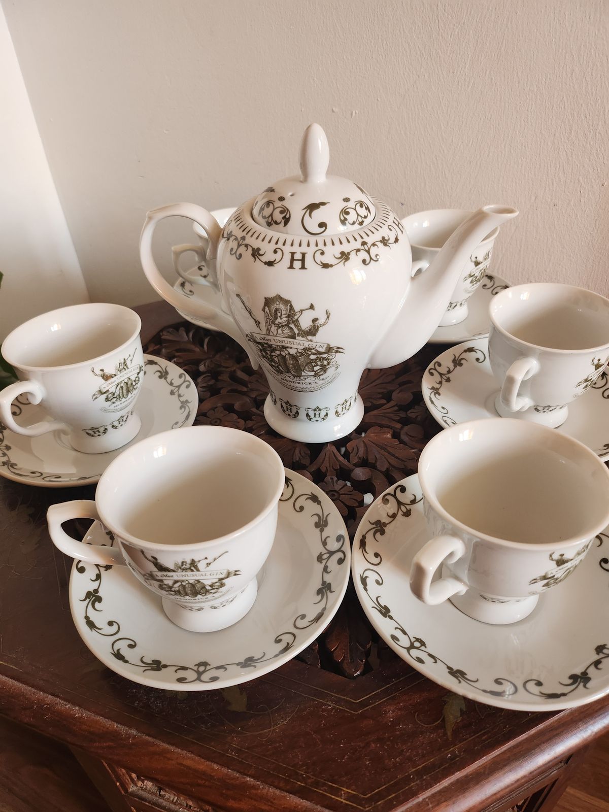 Hendricks Gin Tea Set Vintage   1 Teapot, 6 Cups & 6 Saucers