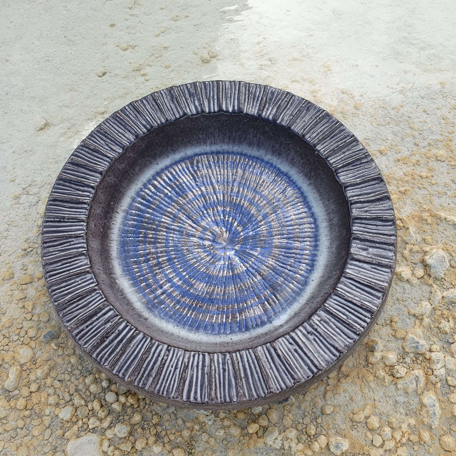 Thomas Hellstrom For Nittsjo Keramik, Sweden. A Decorative Stoneware Dish. 1960s.