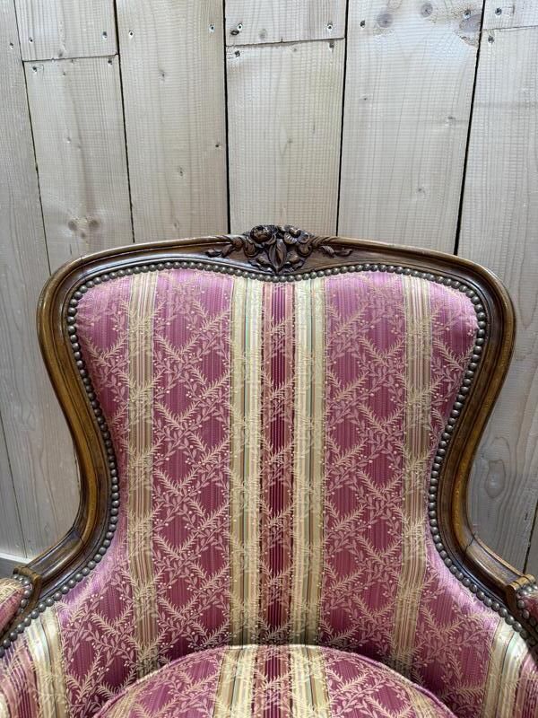 Paire De Fauteuils   Bergères De Style Louis XV En Soierie photo Furniture