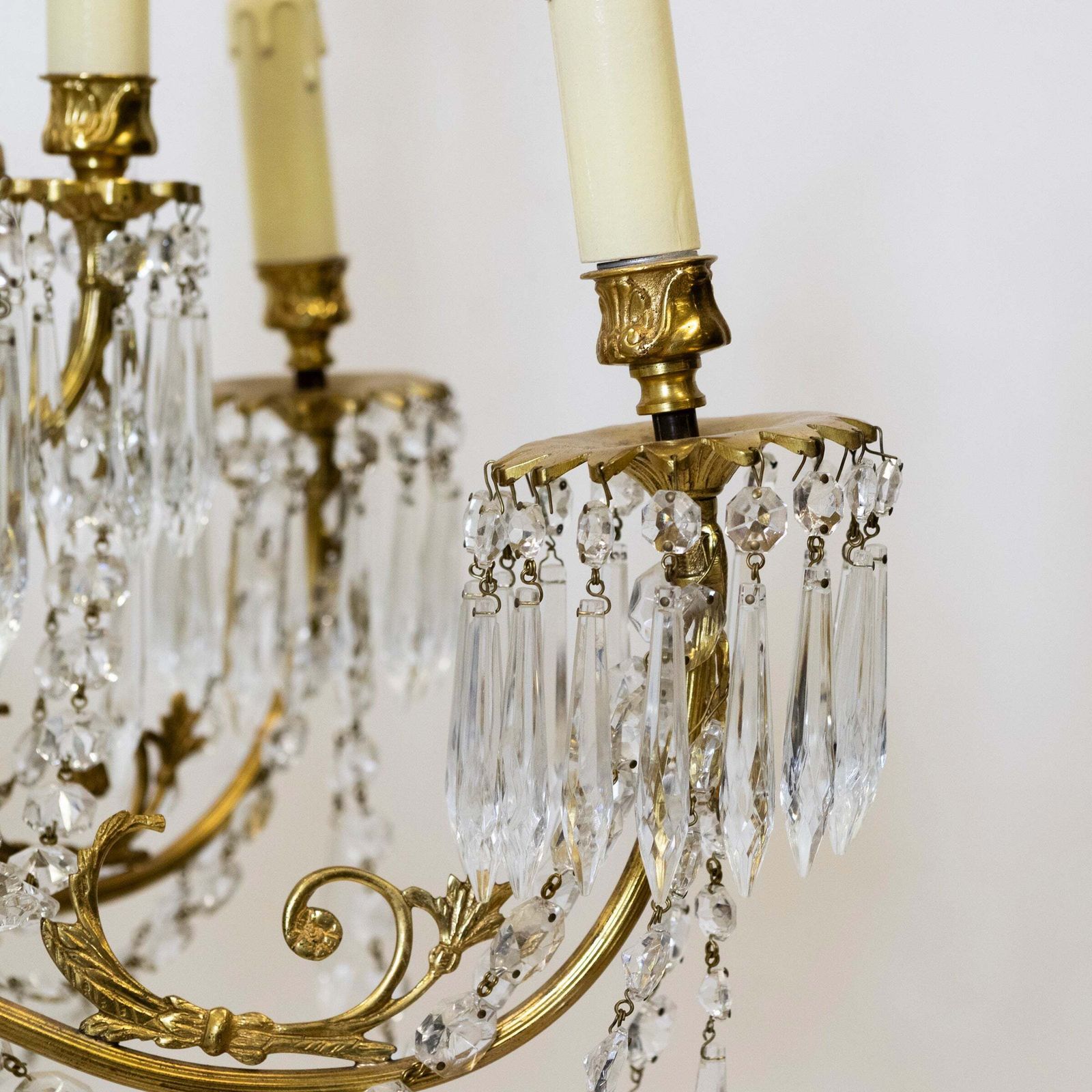 photo furniture Antique French Crystal Chandelier | 12 Arm