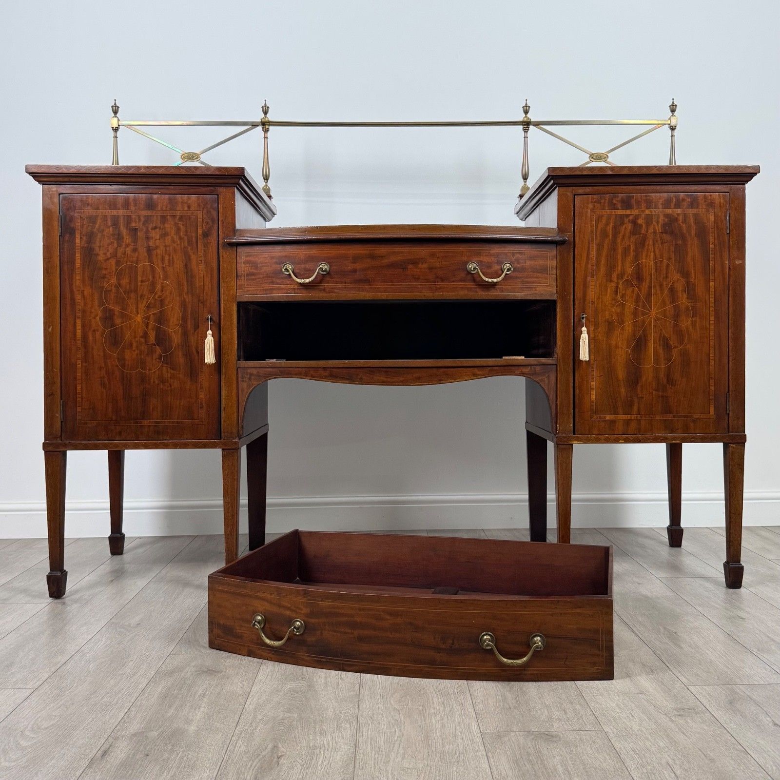 Furniture Antique 20th Century Good Quality Inlaid Sideboard In Mahogany photo