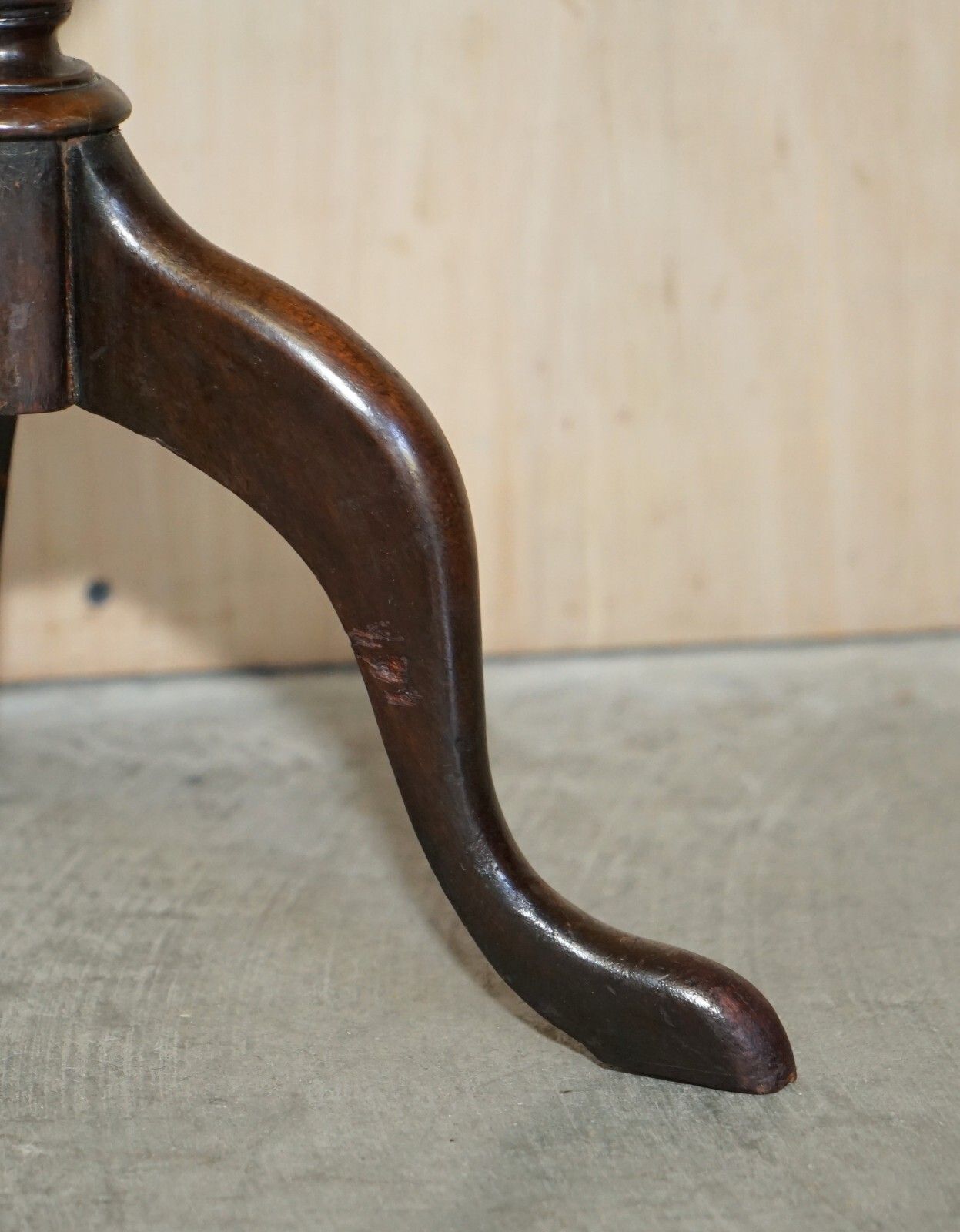 Lovely Small Antique Sheraton Revival Mahogany Tripod Side End Lamp Wine Table photo vintage