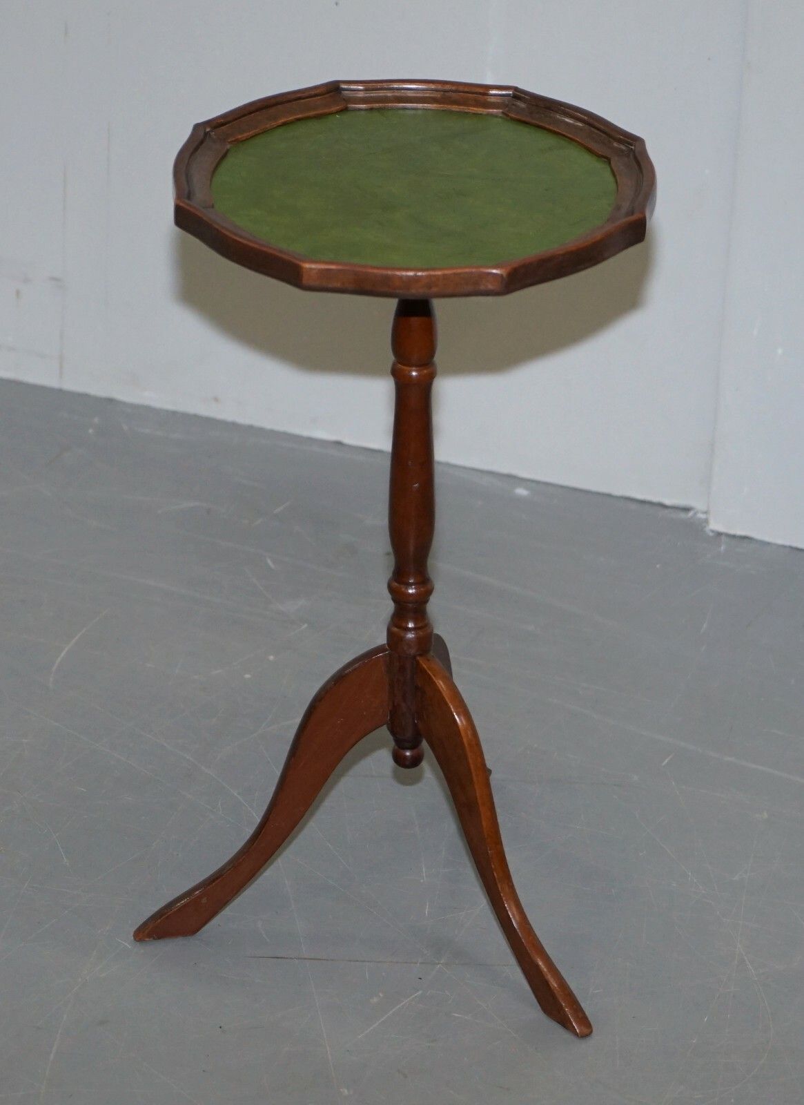 Bevan Funell England Green Leather Vintage Mahogany Tripod Lamp Side End Table photo Furniture