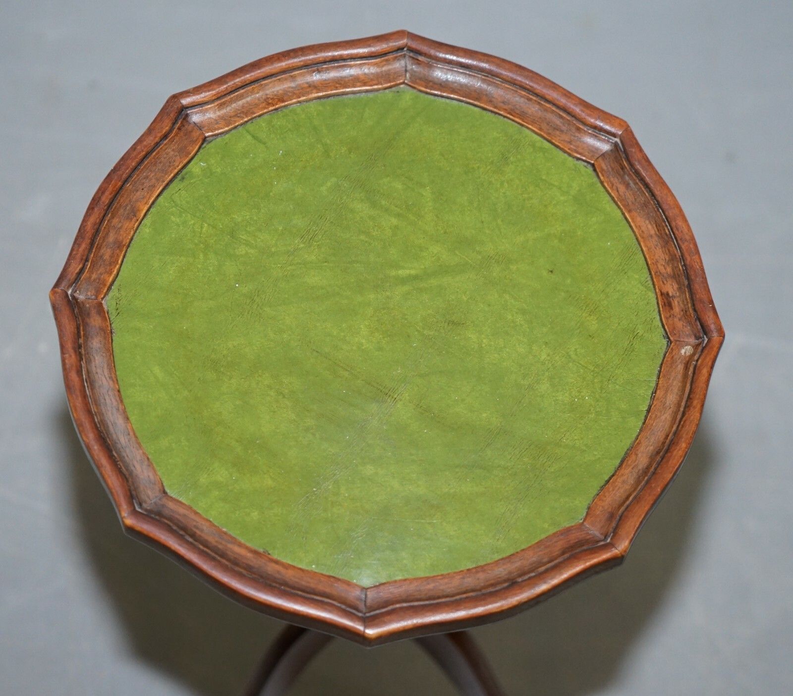 Bevan Funell England Green Leather Vintage Mahogany Tripod Lamp Side End Table photo 450.0