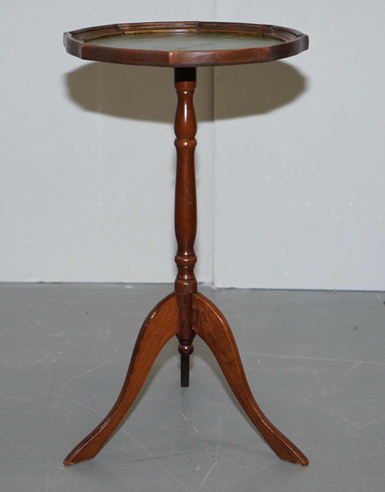 Bevan Funell England Green Leather Vintage Mahogany Tripod Lamp Side End Table photo vintage