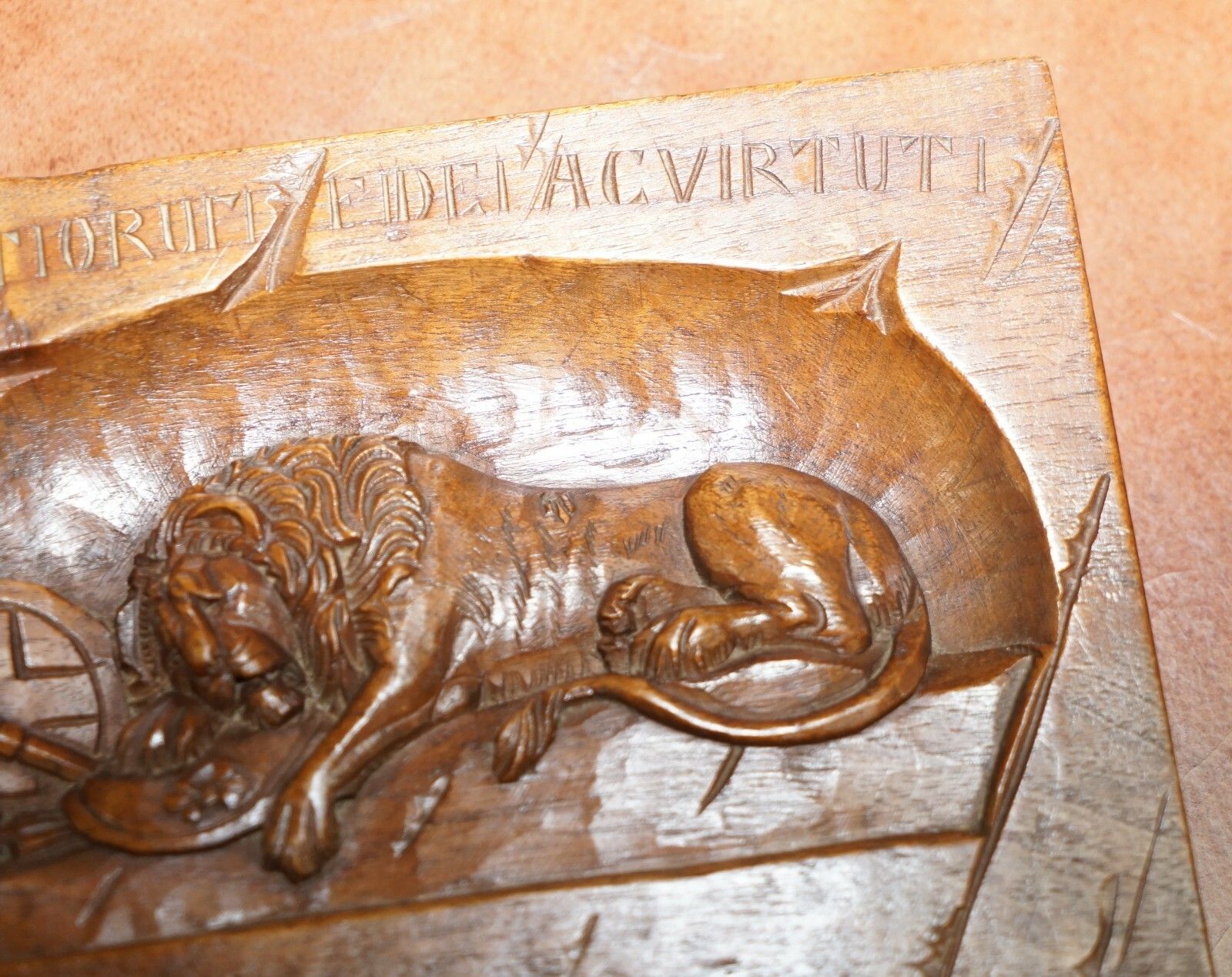 Sublime Vintage  Hand Cavred Wooden Plaque & Documents Of The Lion Of Lucerne photo vinterior