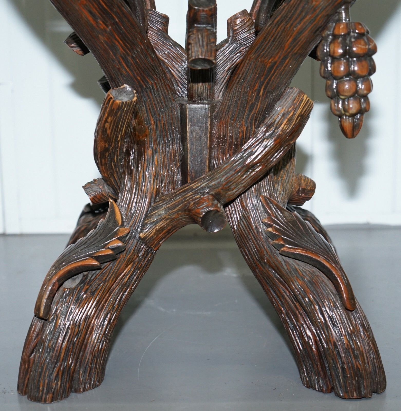 Black Forest Wood Carved With Leaved & Grapes Side Lamp End Wine Table Glass Top photo buy