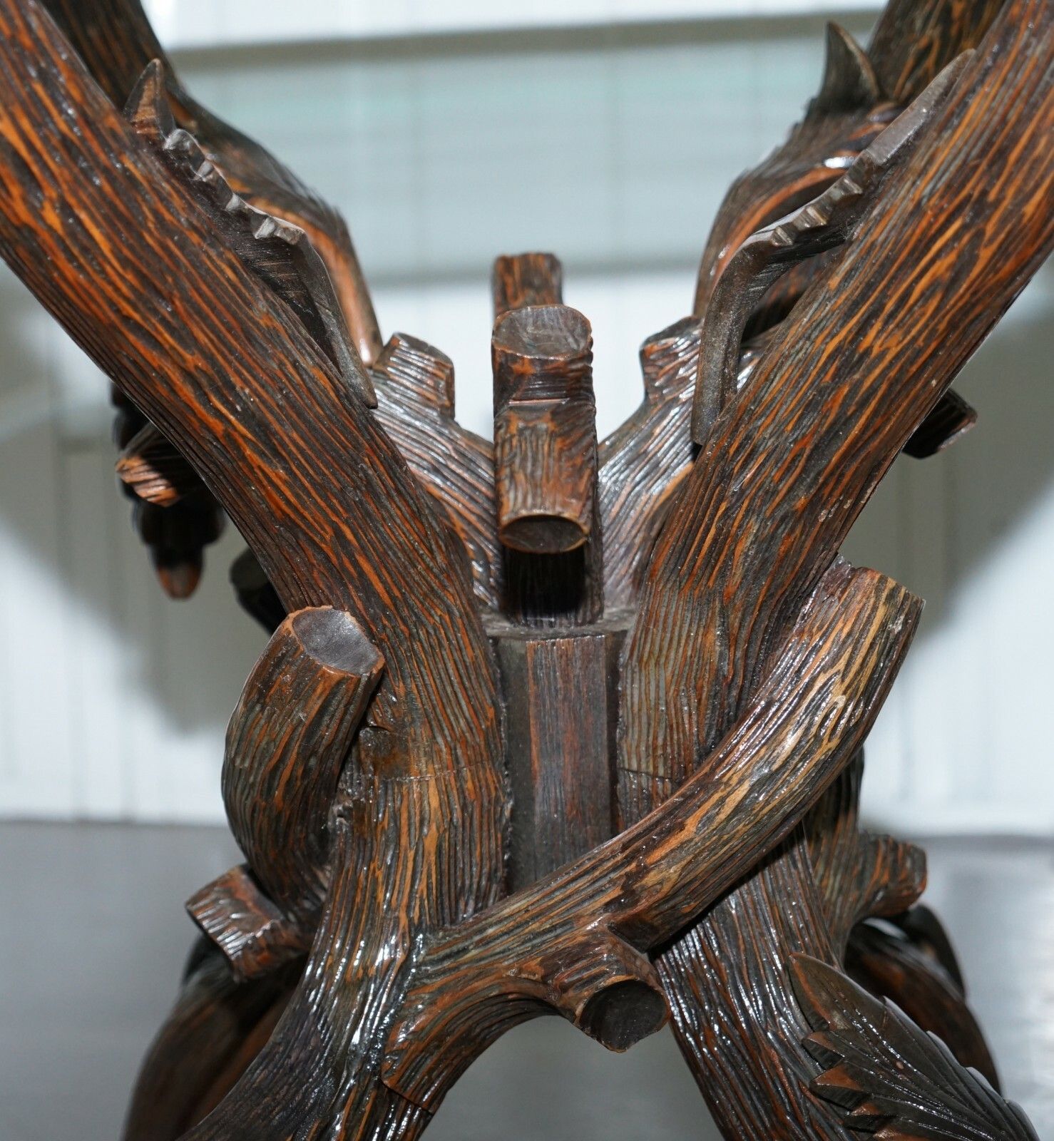 400.0 Black Forest Wood Carved With Leaved & Grapes Side Lamp End Wine Table Glass Top photo