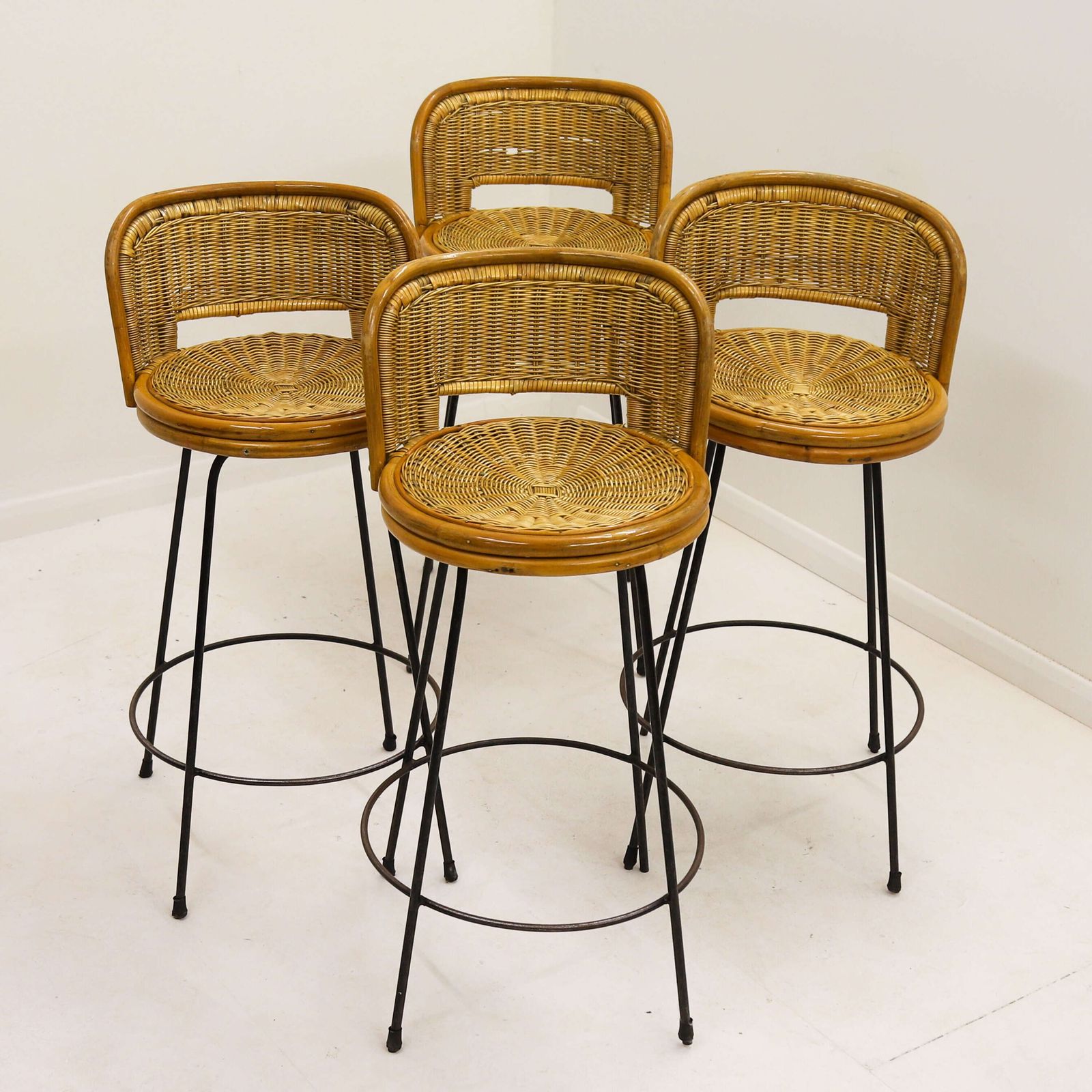 photo vinterior Set Of Four Mid‑Century Rattan Bar Stools   In The Manner Of Seng Of Chicago, C.1960s