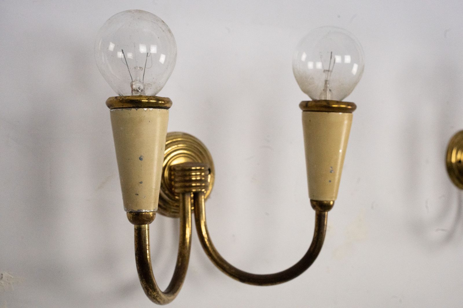 photo buy Set Of Four Mid Century Sconces In Lacquer And Brass. Italy 1950s