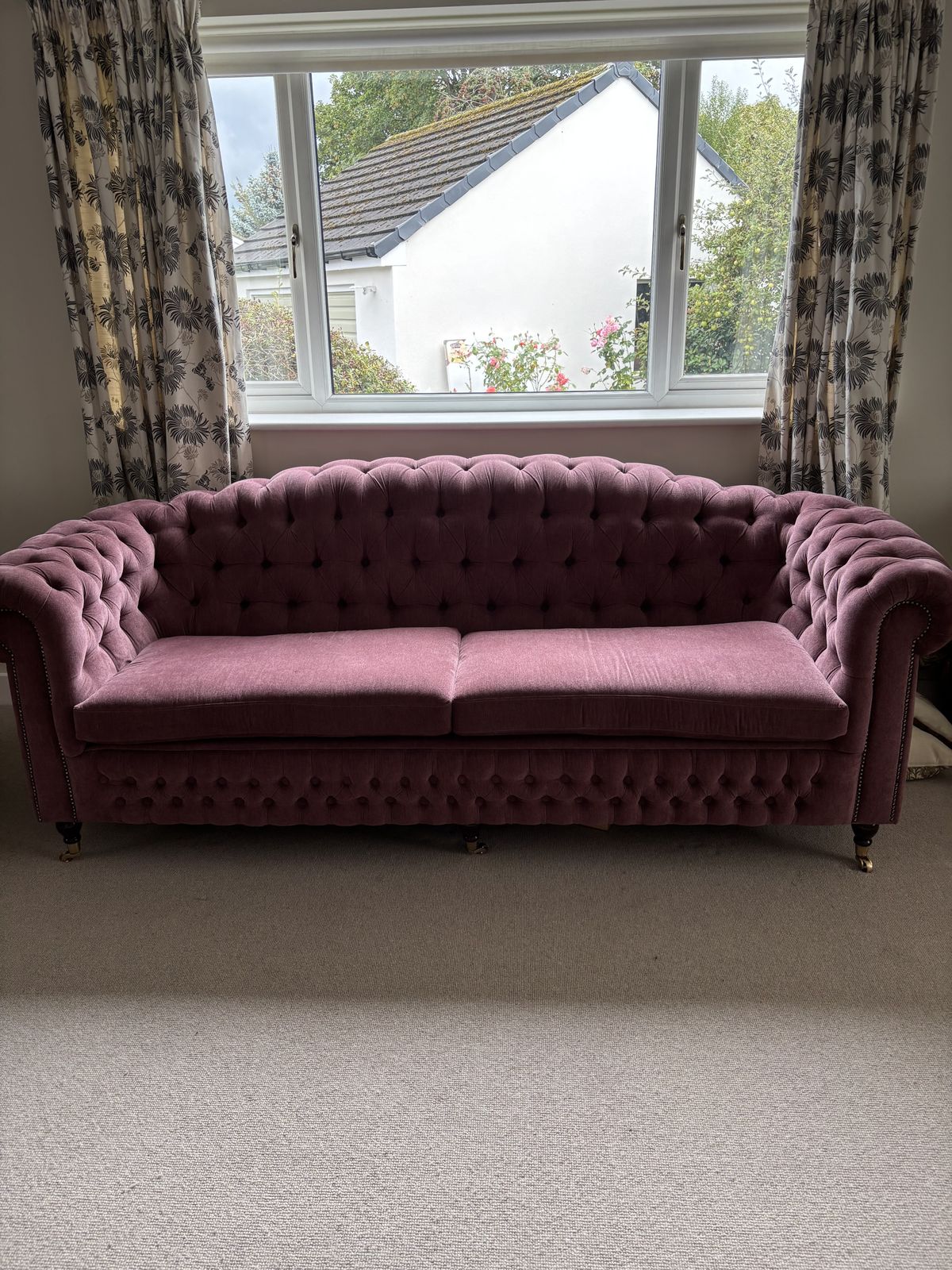Lilac Chesterfield Sofa photo vinterior