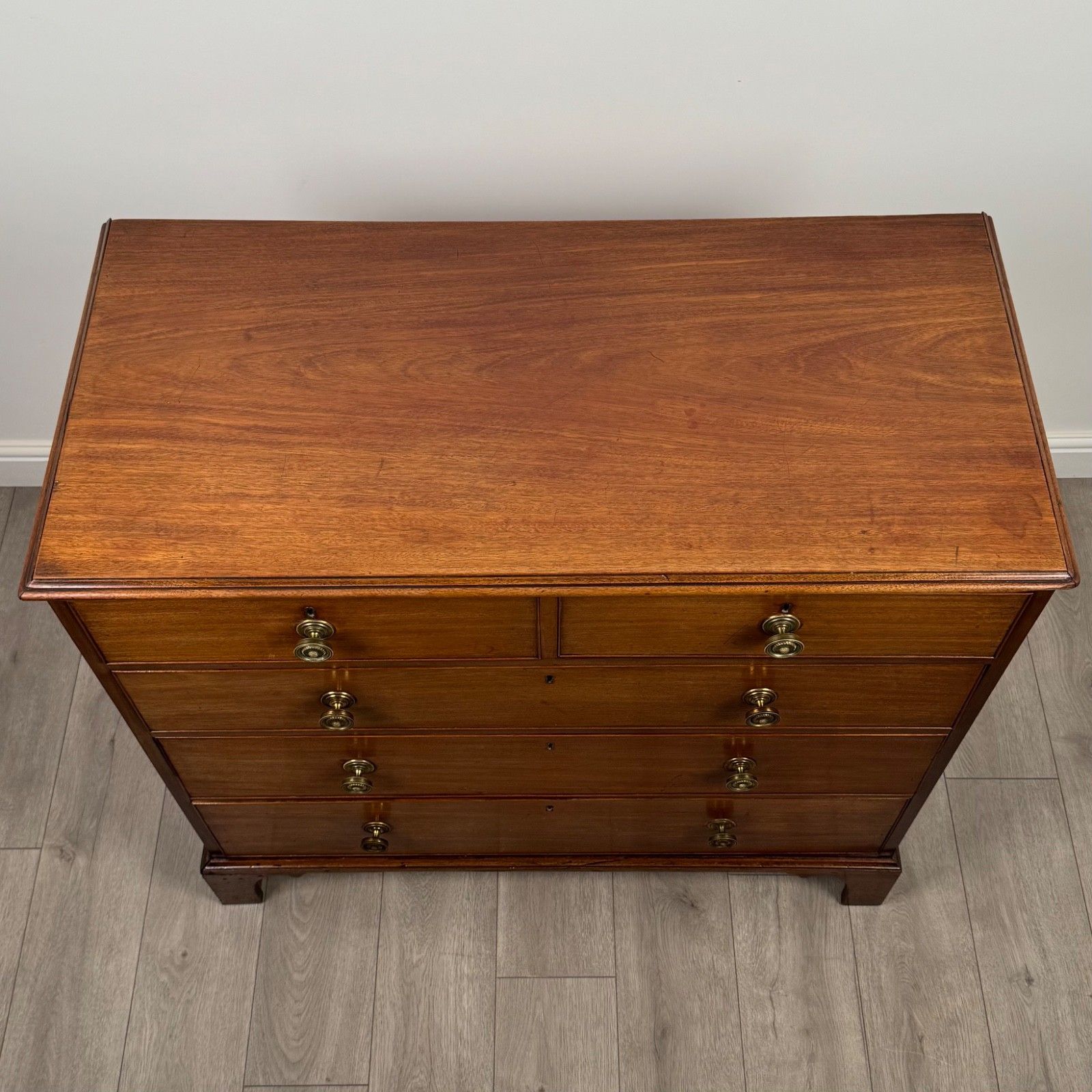 photo furniture Antique 18th Century Fine Quality Chest Of Drawers In Mahogany
