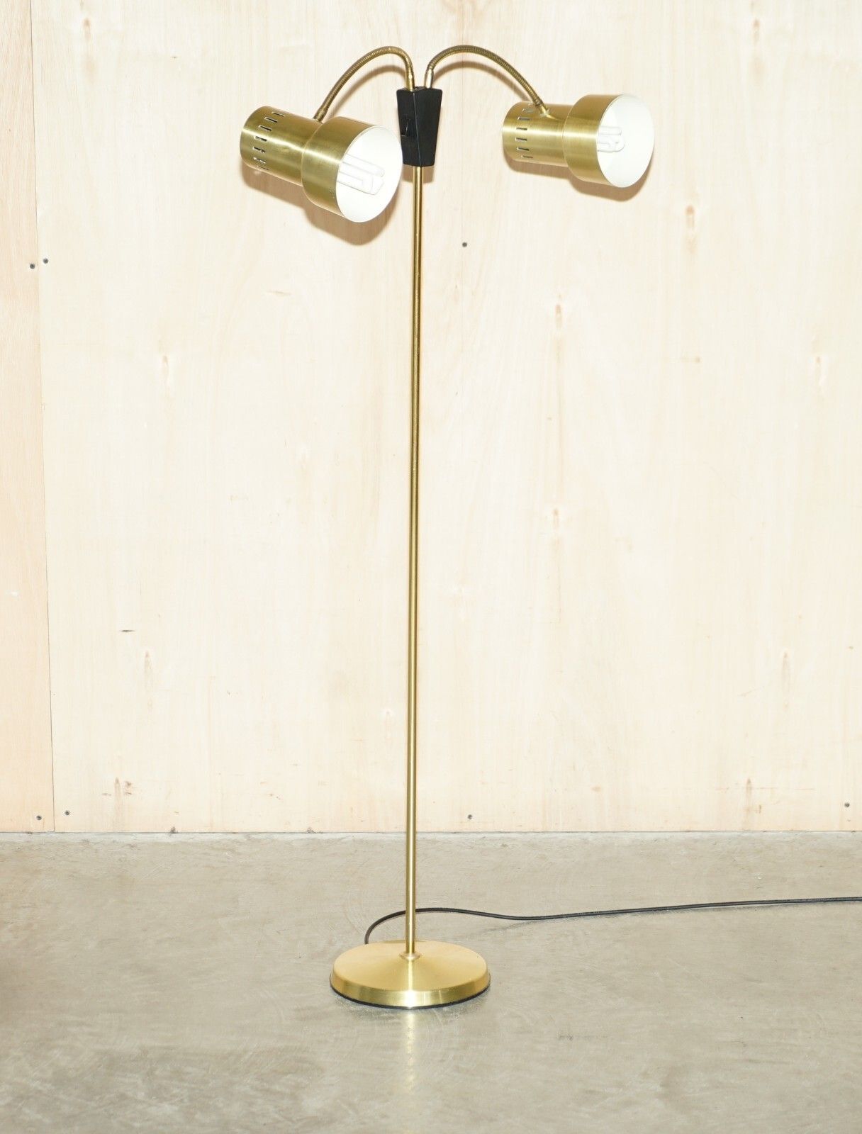 Nice Articulated And Adjustable Double Floor Standing Lamp With Twin Lamps photo for sale
