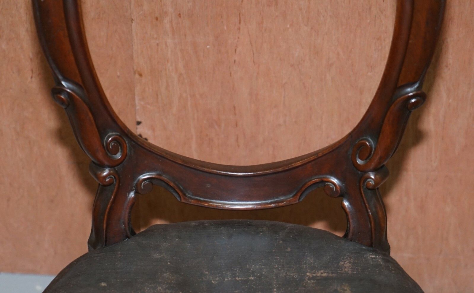 Victorian Hand Carved Mahogany Spoon Medallion Back Occasional Dining Chair photo 120.0